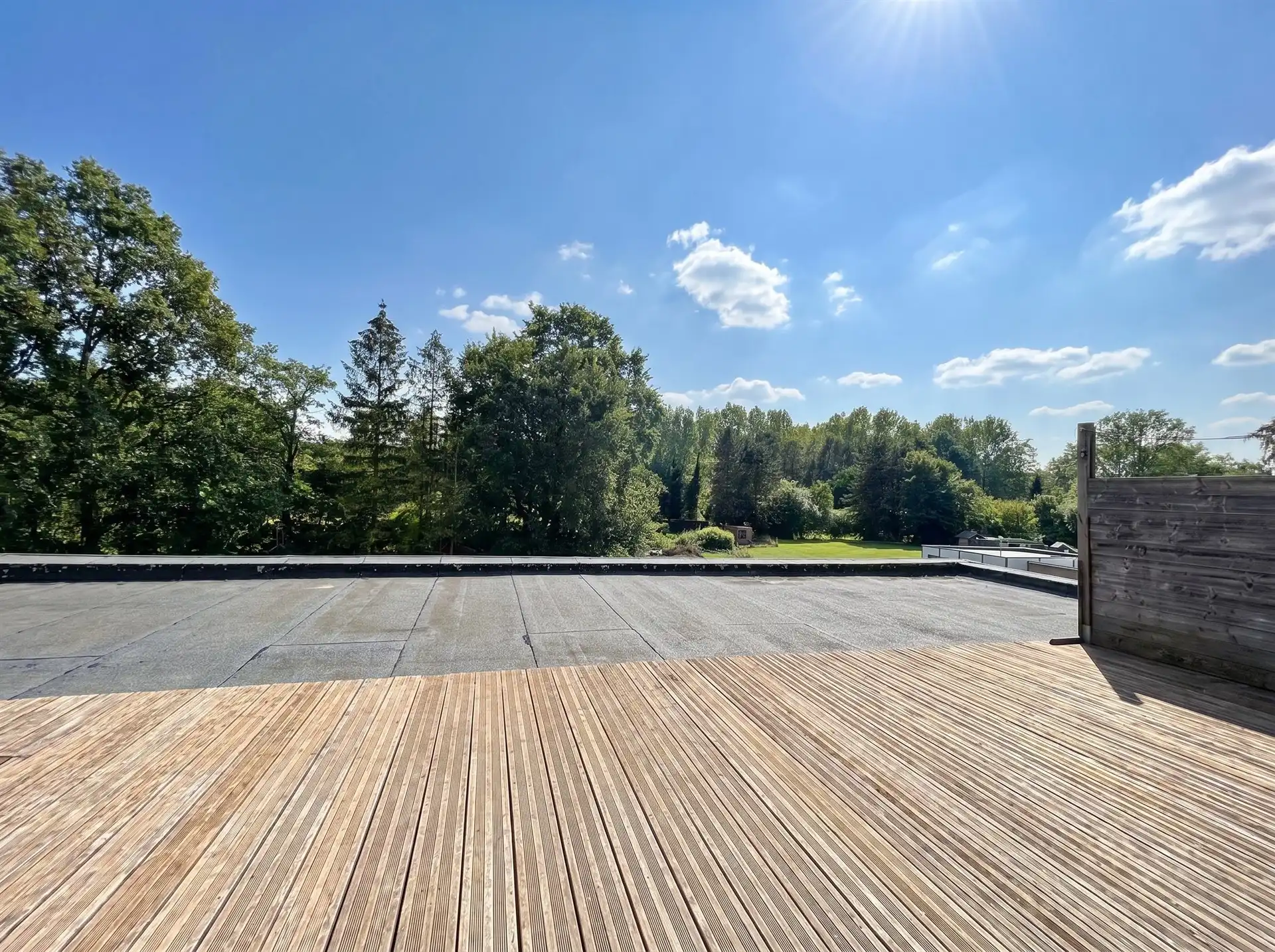 Recent 3-slaapkamer appartement met staanplaats op centrale ligging! foto 13