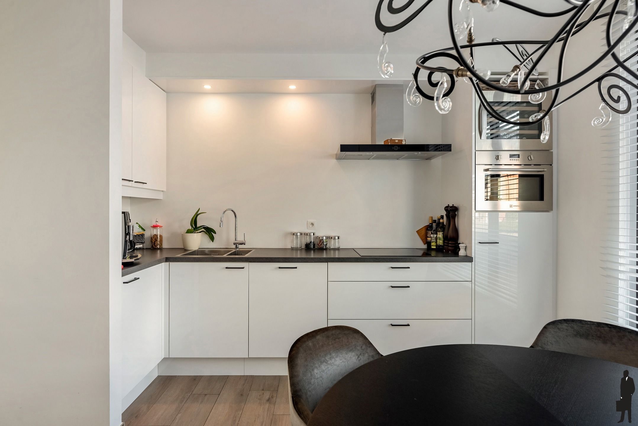 Zeer stijlvol 2 slpk. appartement met 2 staanplaatsen en berging te Hoogstraten - Meer! foto 8