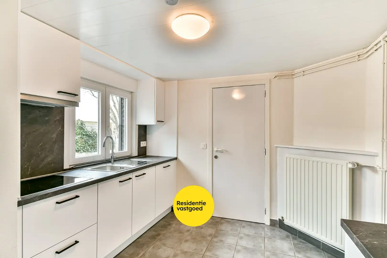 Instapklare woning met 3 ruime slaapkamers en zonnige achtertuin nabij centrum Gistel foto 7