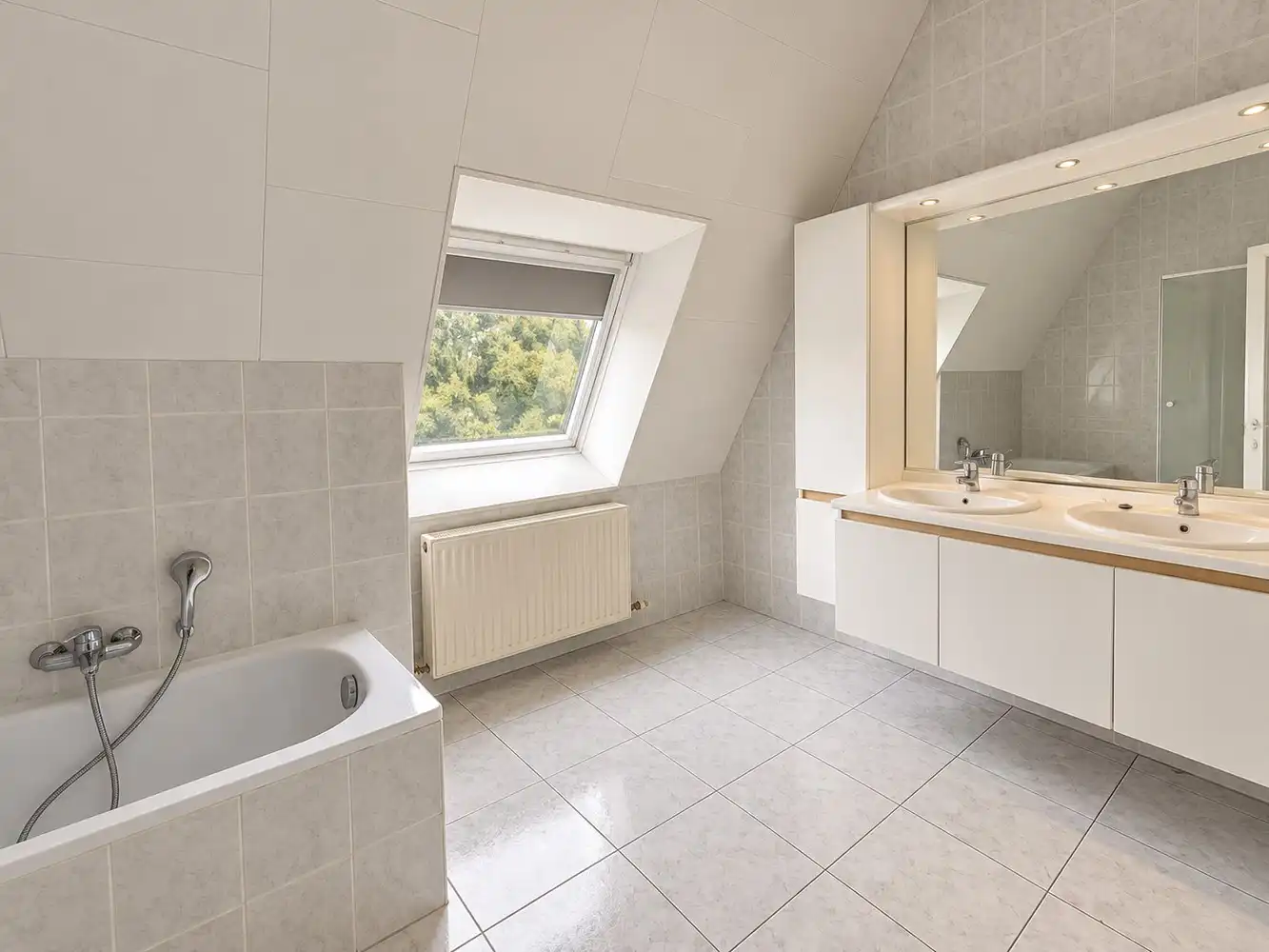UITZONDERLIJK RUIM DUPLEX APPARTEMENT (H.O.B) foto 9