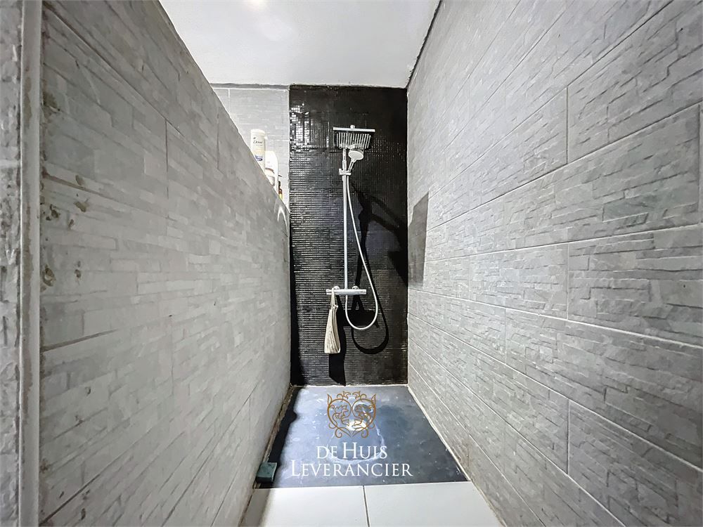 RUIME woning te koop (8 slpks, 2 badk) die ook perfect als tweewoonst kan dienen foto 30