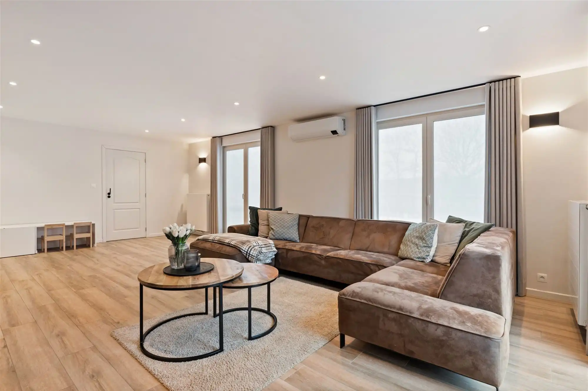 INSTAPKLARE GELIJKVLOERSE WONING MET RUIME GARAGE OP 2191M2 foto 5