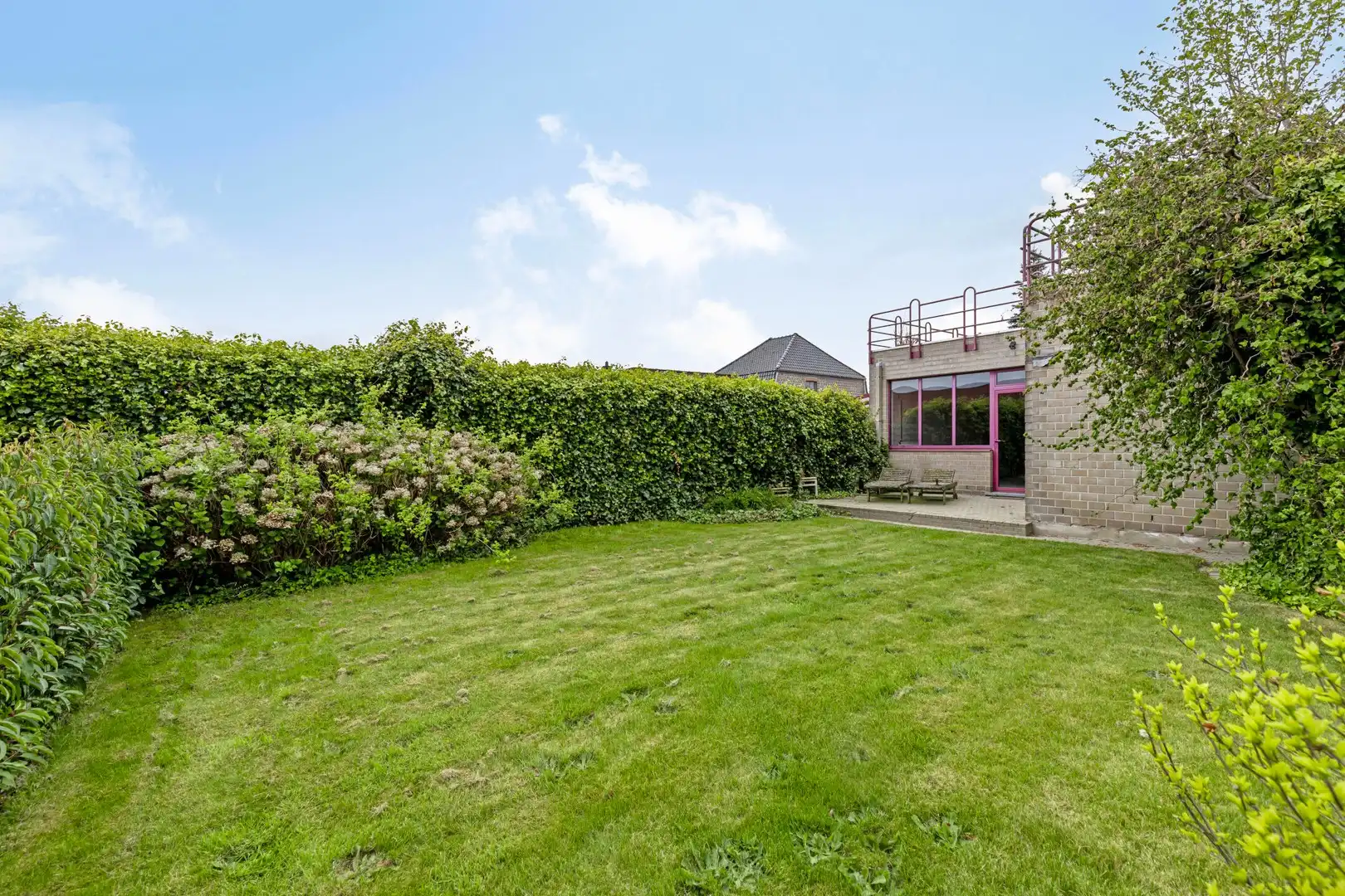 Handelspand met groot appartement foto 25