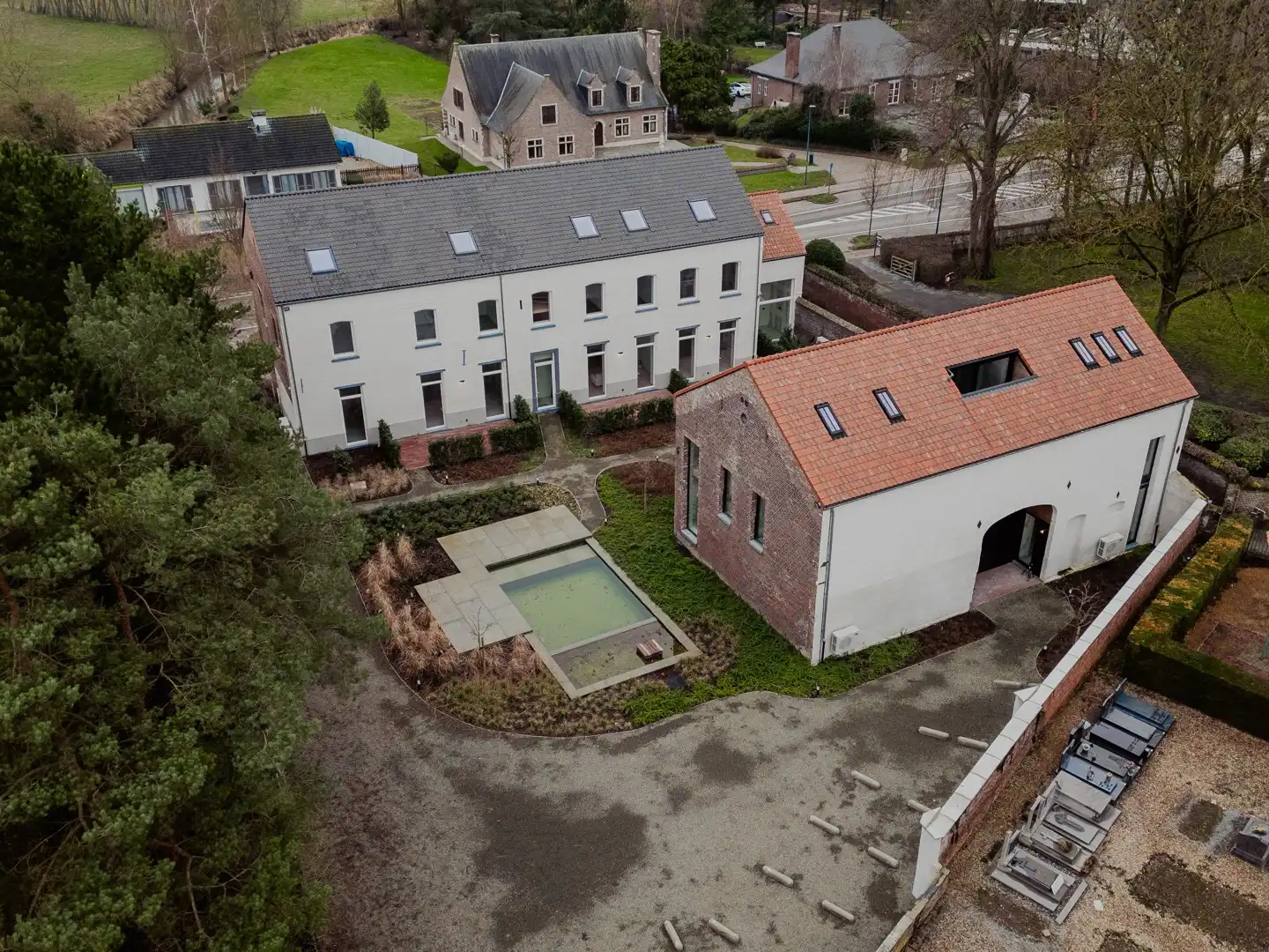 Hoogwaardig renovatieproject met vijf unieke loft-woningen (Verkoop onder registratierechten, 2% mogelijk) foto {{pictureIndex}}