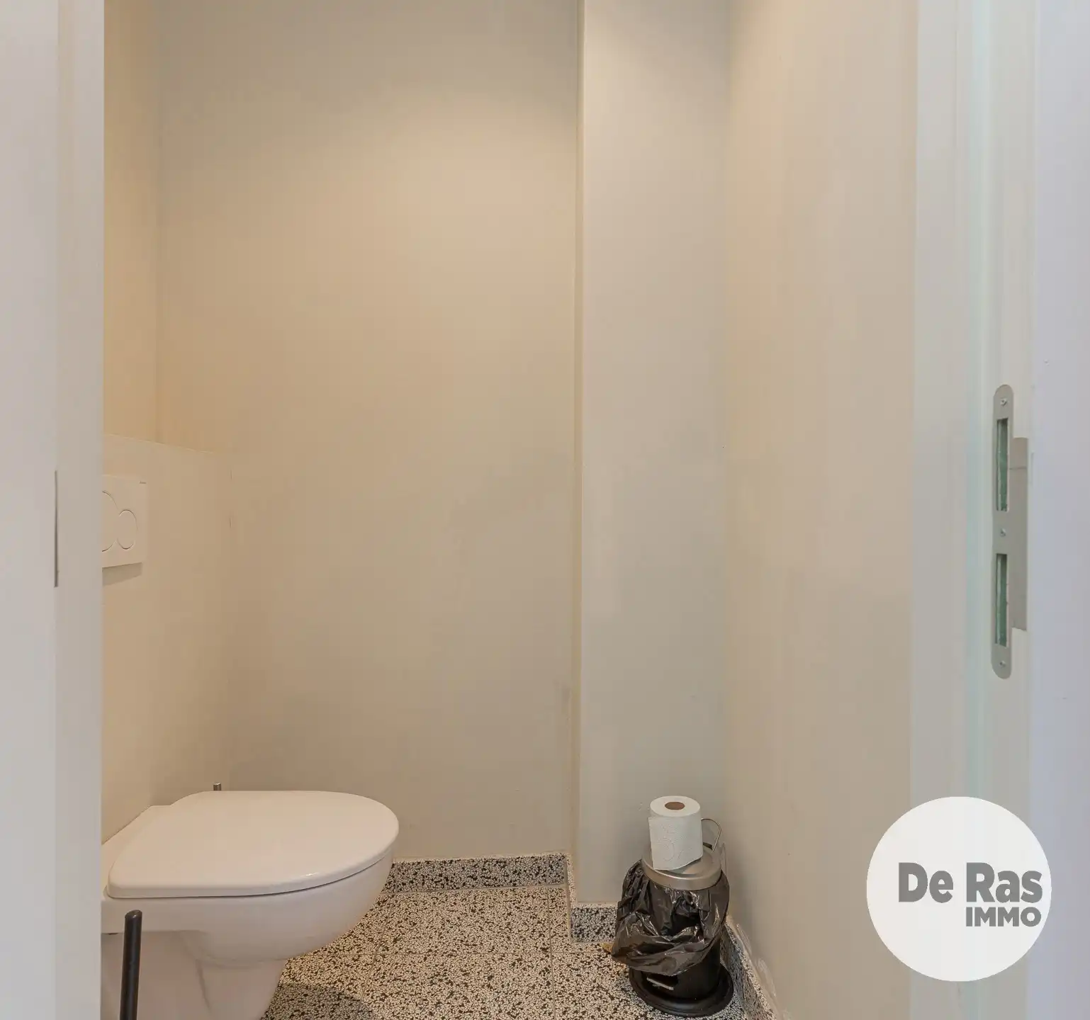 AALST - Kantoorruimte met vernieuwd appartement in centrum foto 23