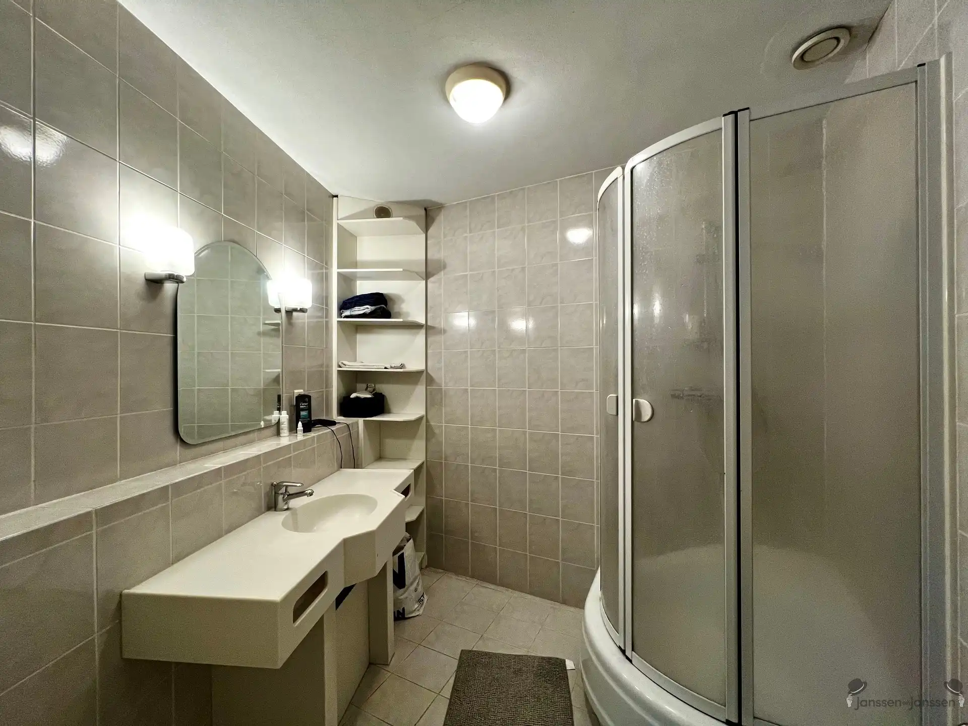 Woning met polyvalent atelier/handelsruimte foto 8