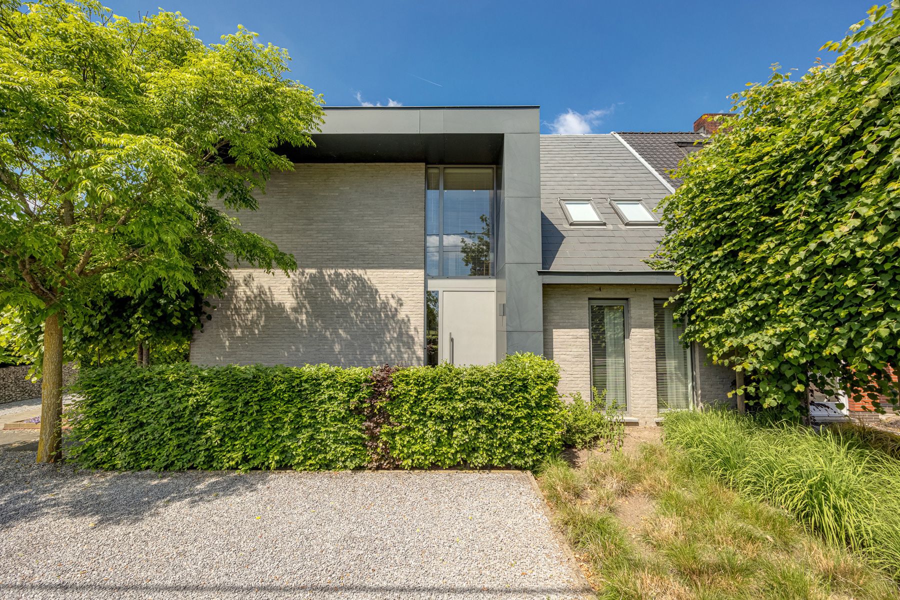 Ruime gezinswoning met 5 slk, verwarmd zwembad en tuin. foto 5