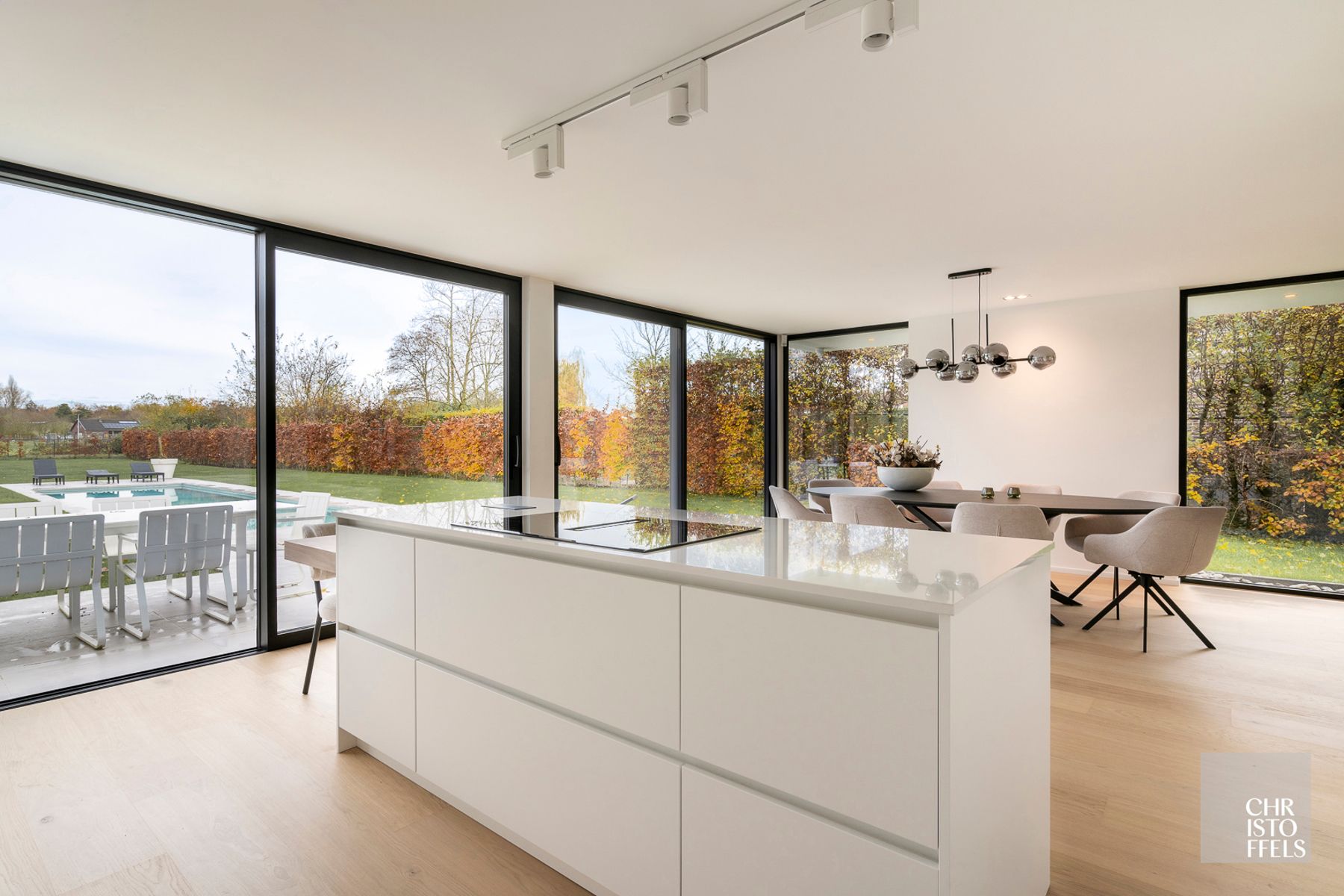 High-end gerenoveerde eigentijdse villa op een perceel van 4.379m² te Hasselt! foto 30