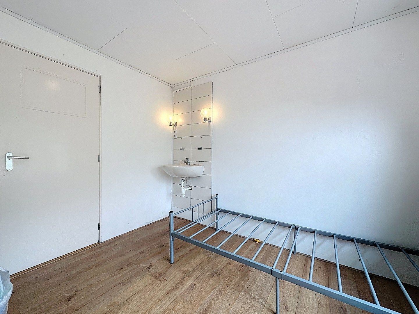 Gerenoveerde half vrijstaande woning met royale tuin en dubbele garage. foto 33