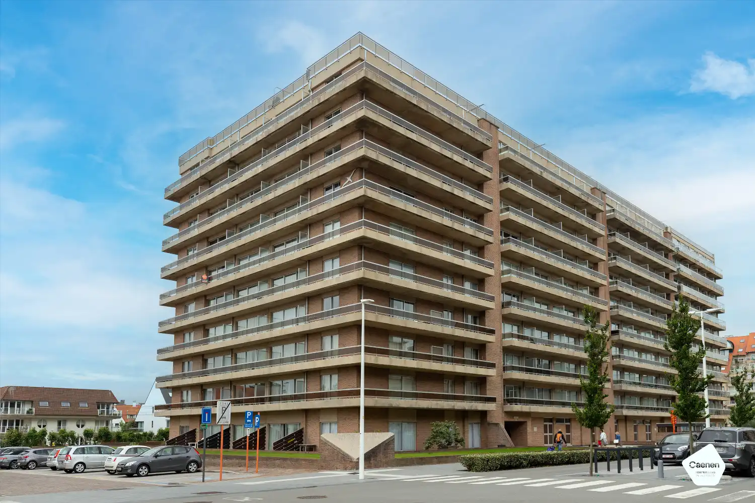 Centraal gelegen dubbele garagebox te Nieuwpoort-Bad foto {{pictureIndex}}