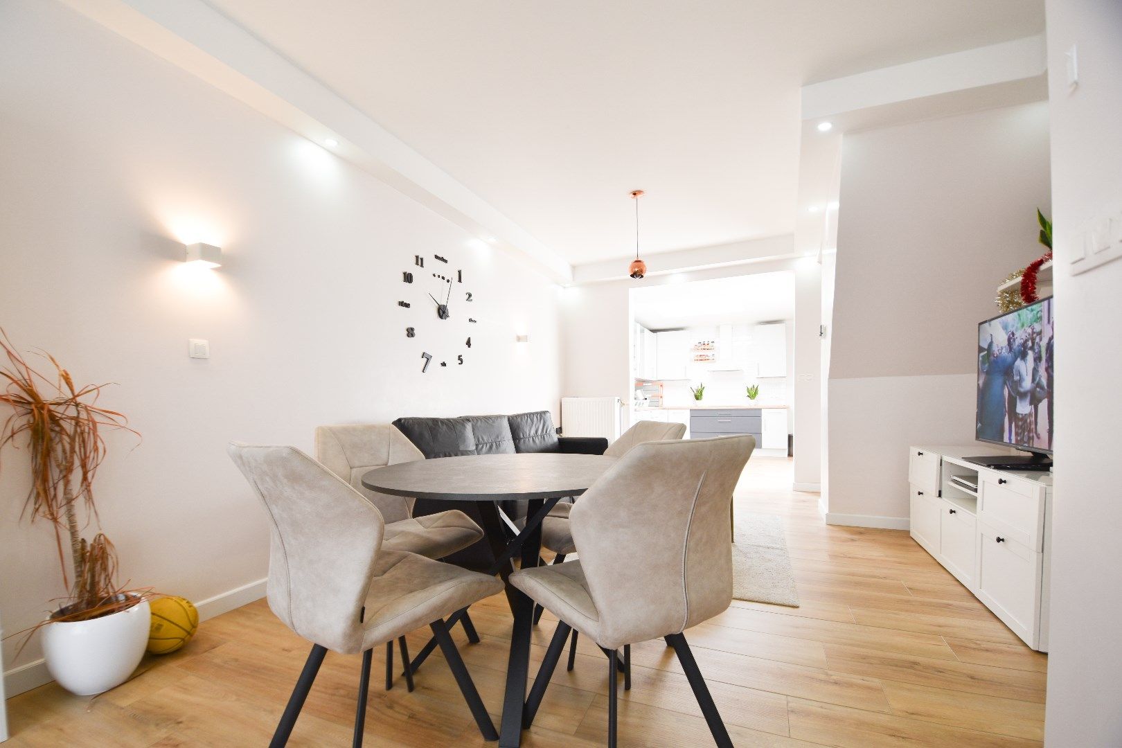 Lichtrijke woning met 3 slaapkamers in het hartje van Temse foto 2