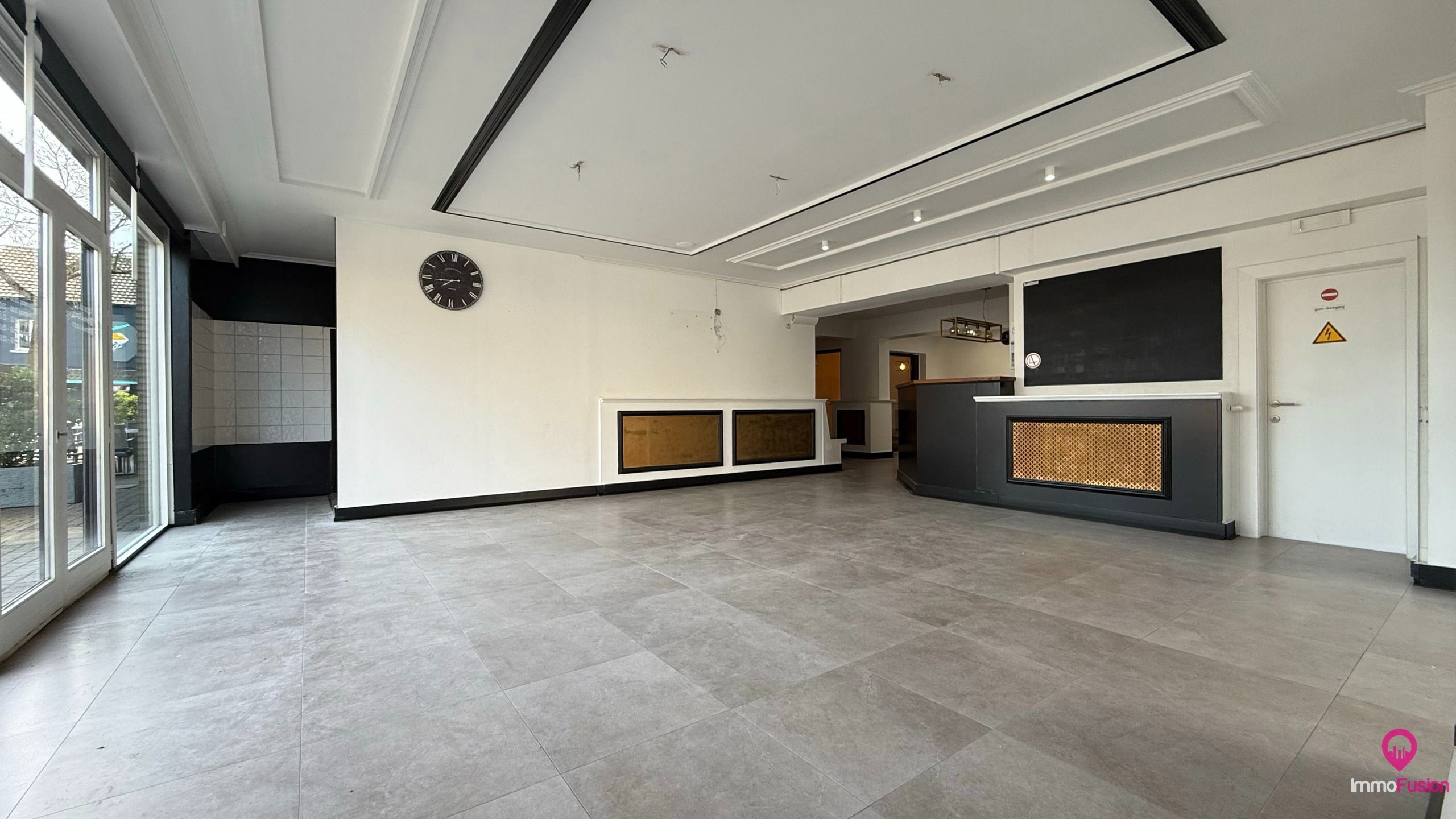 Instapklaar handelspand voor horeca op uitstekende locatie! foto 3