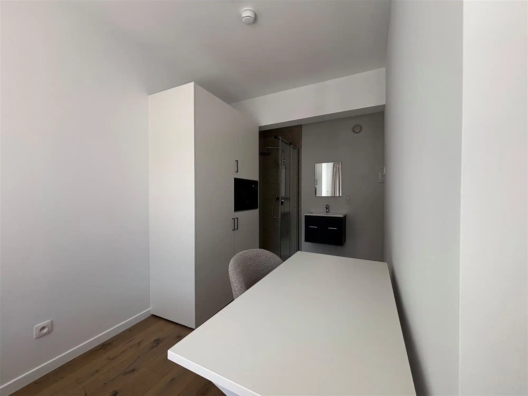 Moderne studentenkamer met airco foto 2