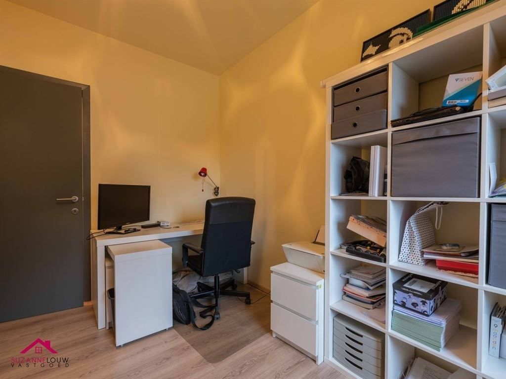 Instapklare half vrijstaande gezinswoning met gezellige tuin foto 30