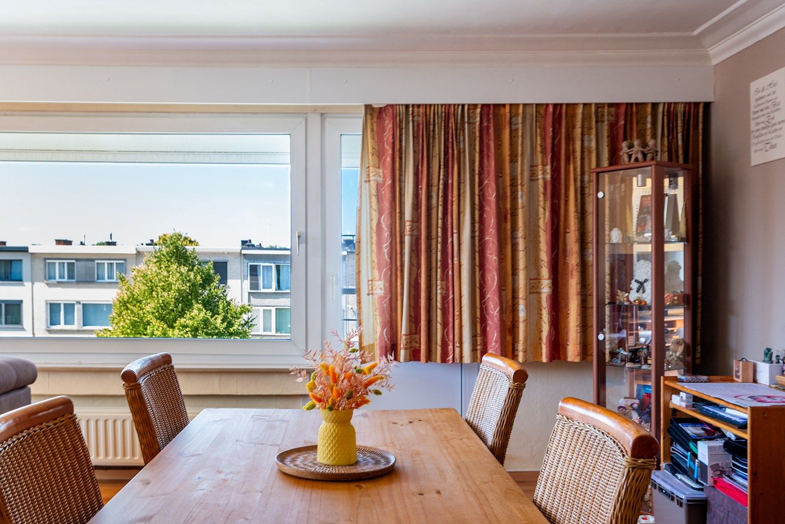 Instapklaar hoekappartement met veel lichtinval op een rustig pleintje foto 7