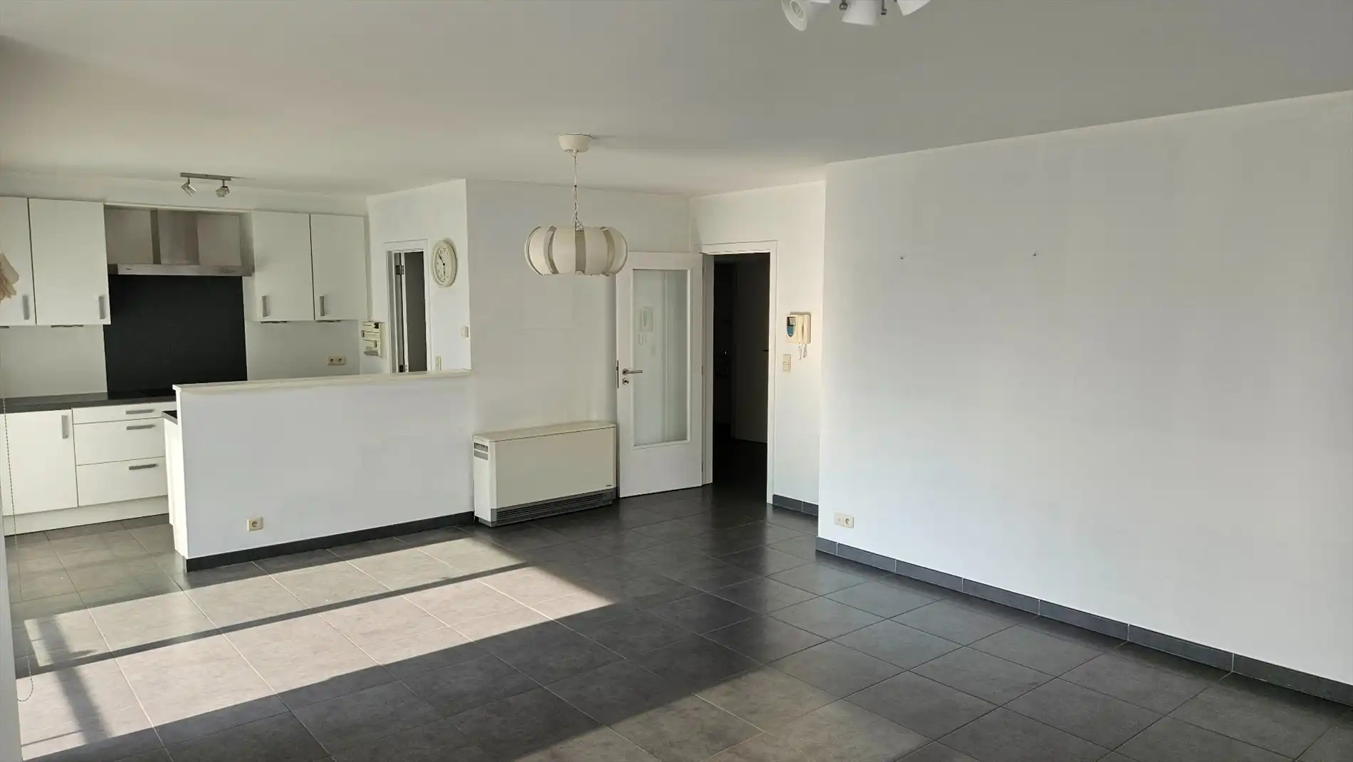 Ruim appartement met 2 slk, terras en garage foto 7