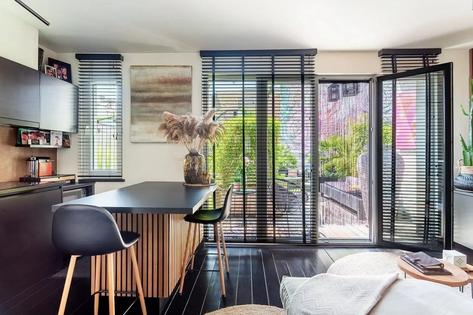 Hoogwaardig afgewerkt appartement met zonnig terras foto 4