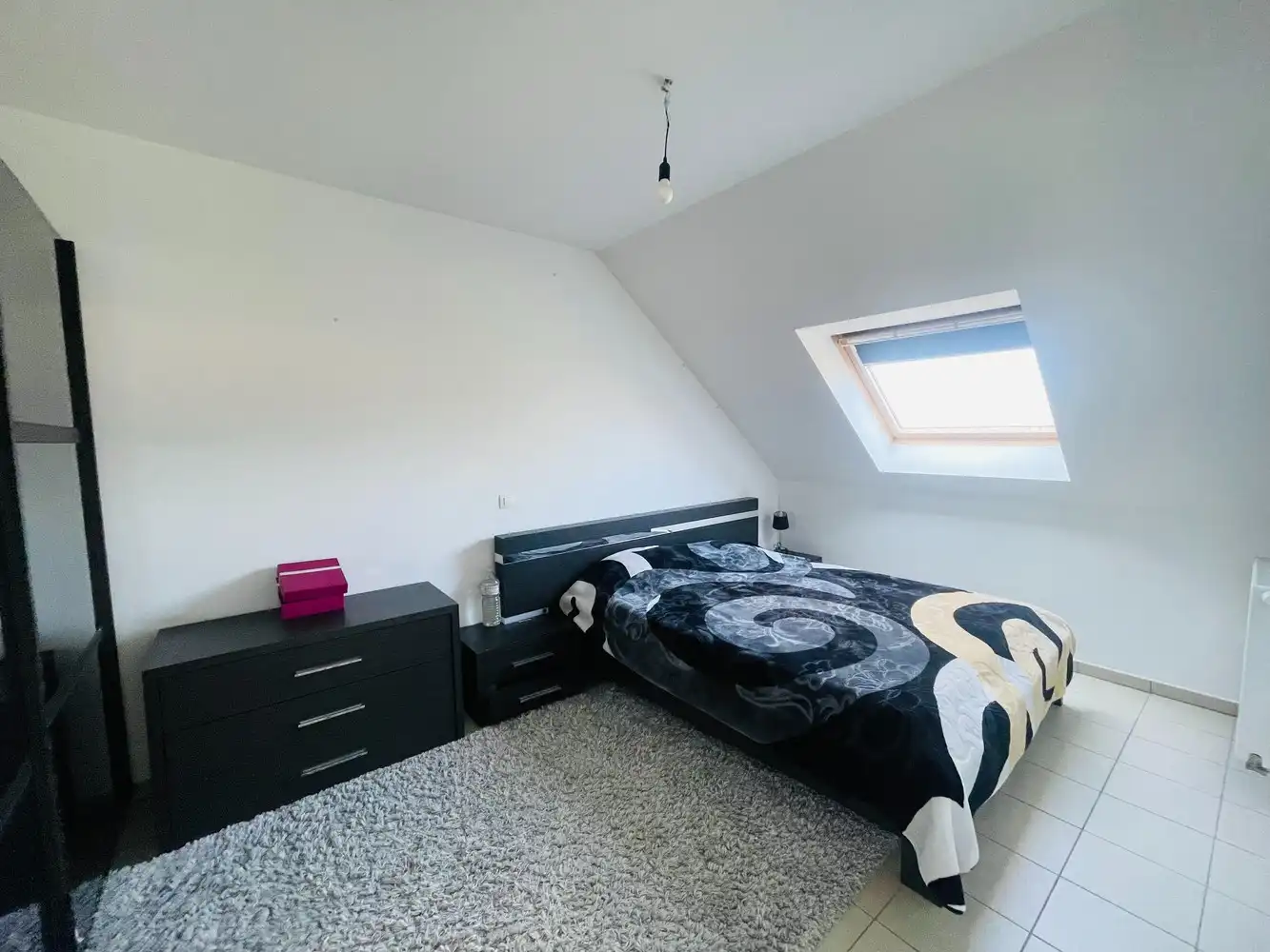 Waardamme , rustige residentiële ligging , RECENT gebouwde LICHTRIJKE ENERGIEZUINIGE woning met 4 SLAAPKAMERS, omheinde TUIN, OPRIT EN GARAGE. foto 11