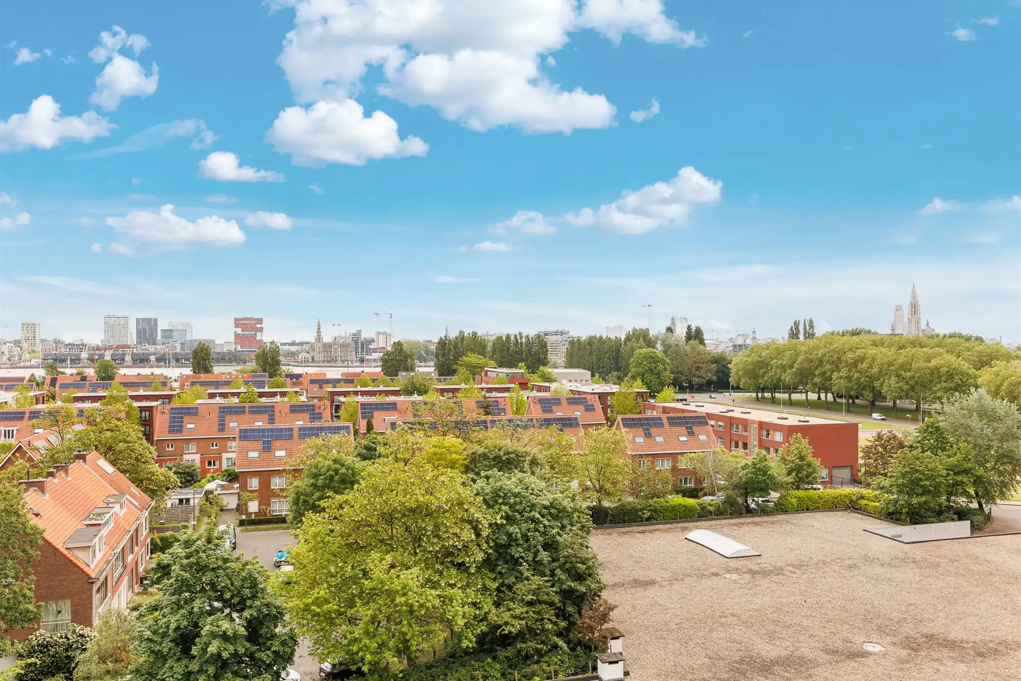 Instapklaar appartement met 2 terrassen en 2 slaapkamers foto 24
