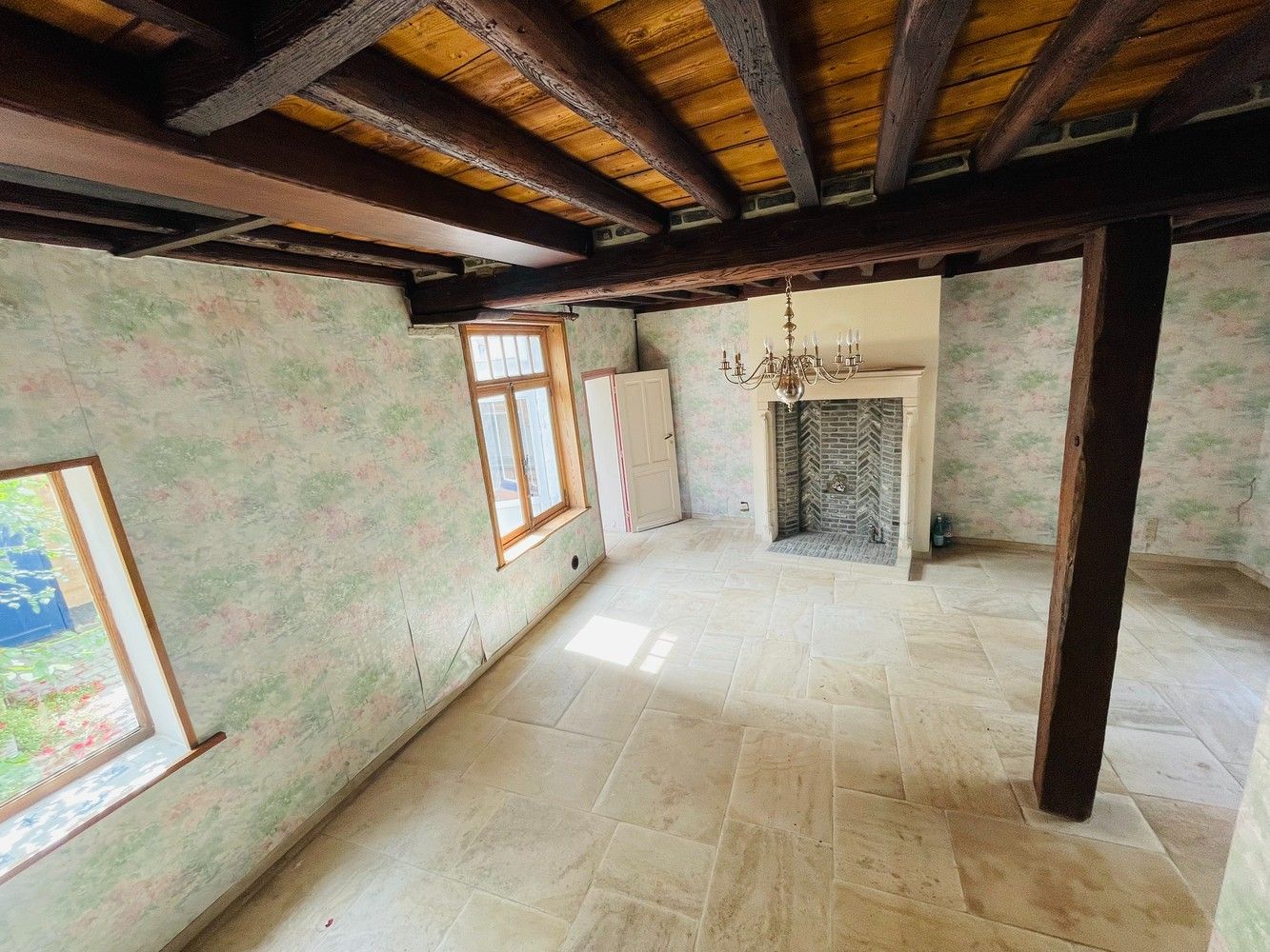 Brugge centrum, in verkeersarme straat  vlakbij 't Zand UITERST  CHARMANTE WONING met ZONNIGE  STADSPATIO en 2 grote slaapkamers. foto 5