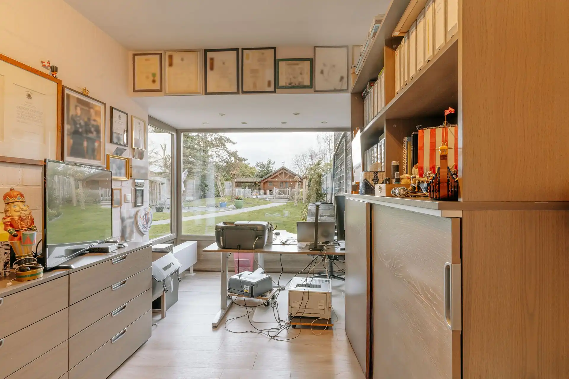 Stijlvolle halfopen woning met grote tuin en zwembad! foto 7