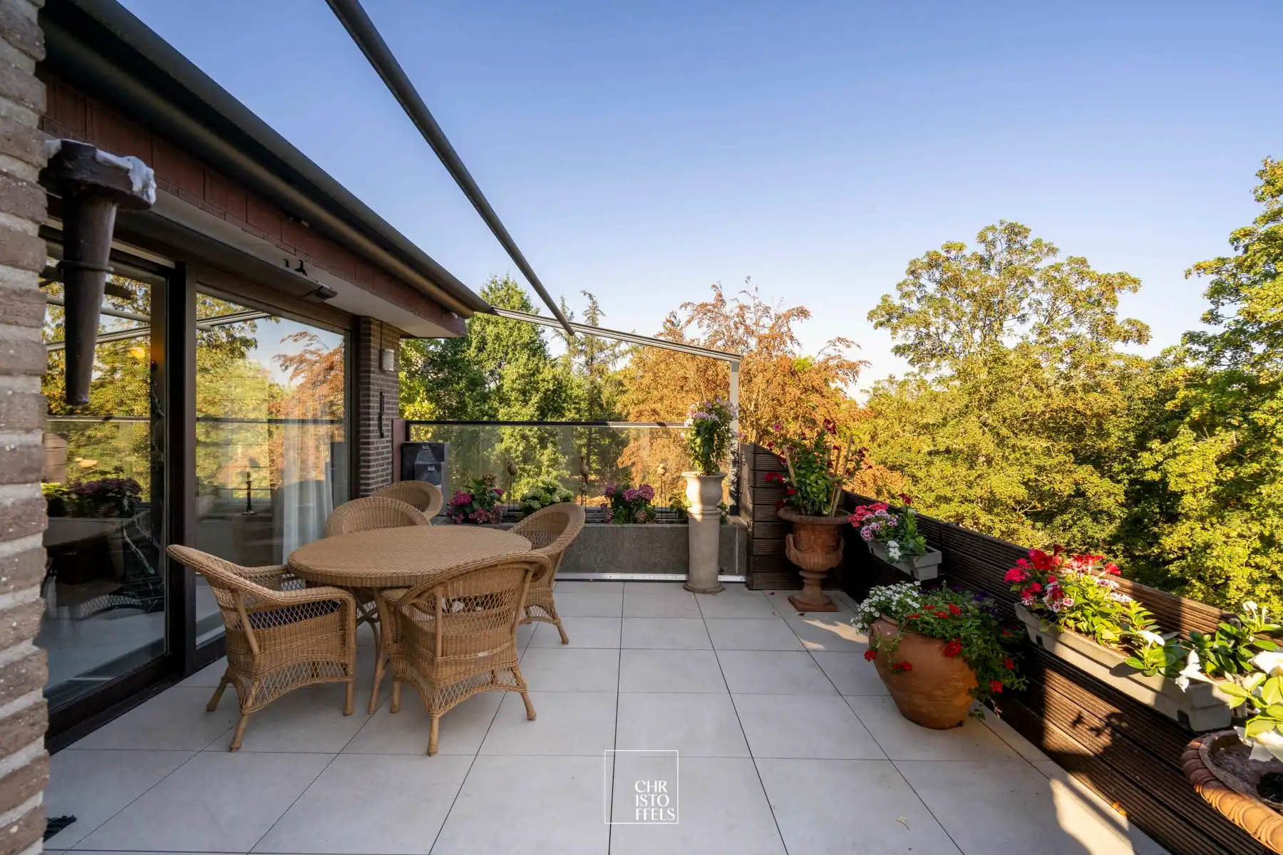 Riant penthouse (310m²) in een groene parkomgeving nabij Maastricht! foto 4