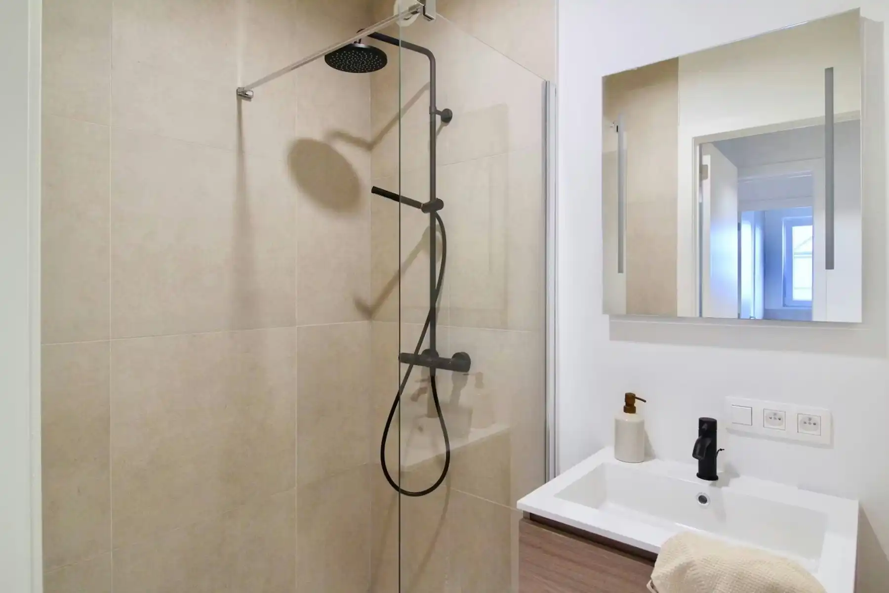 Volledig afgewerkt nieuwbouwappartement te koop! foto 15