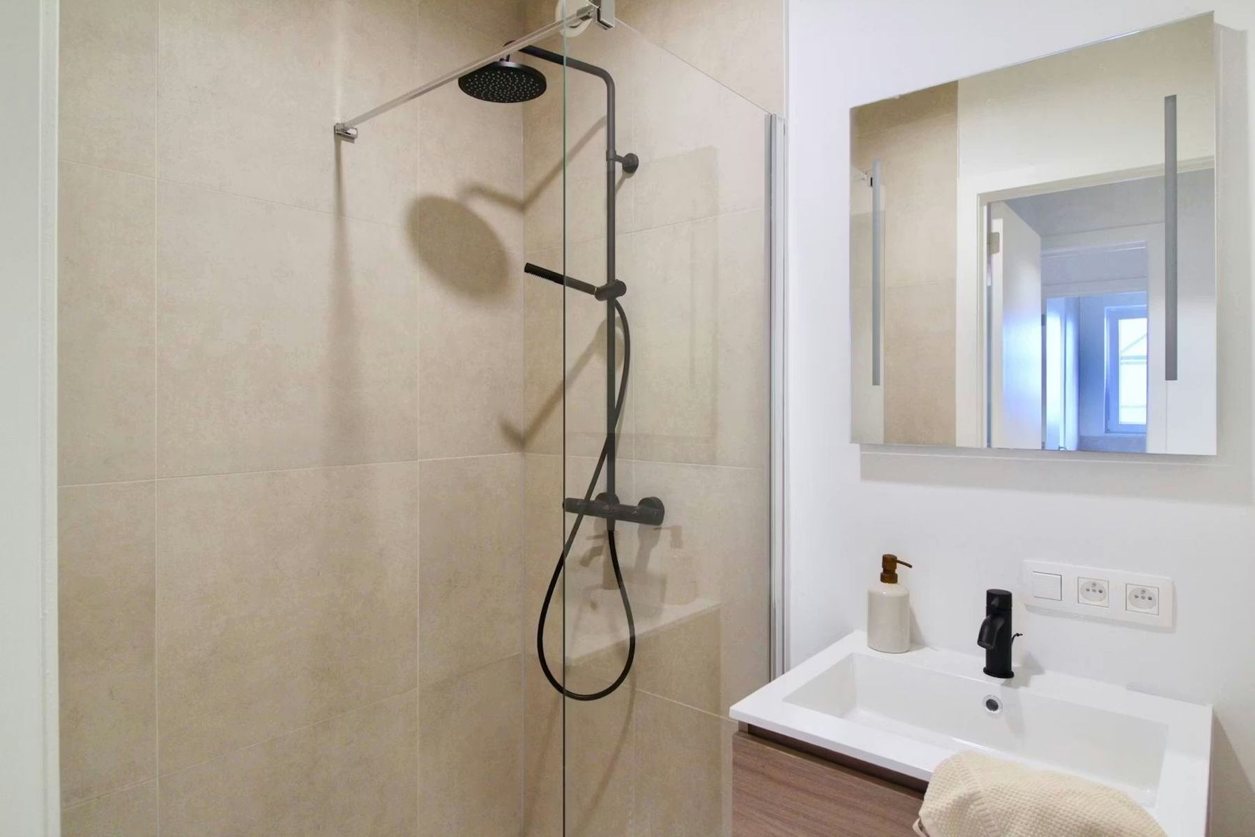 Volledig afgewerkt nieuwbouwappartement te koop! foto 15