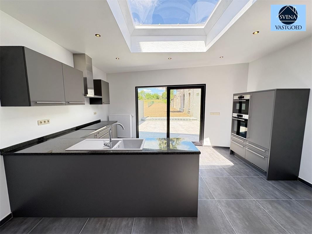 PRACHTIG GERONOVEERDE WONING MET 4 SLAAPKAMERS foto 4