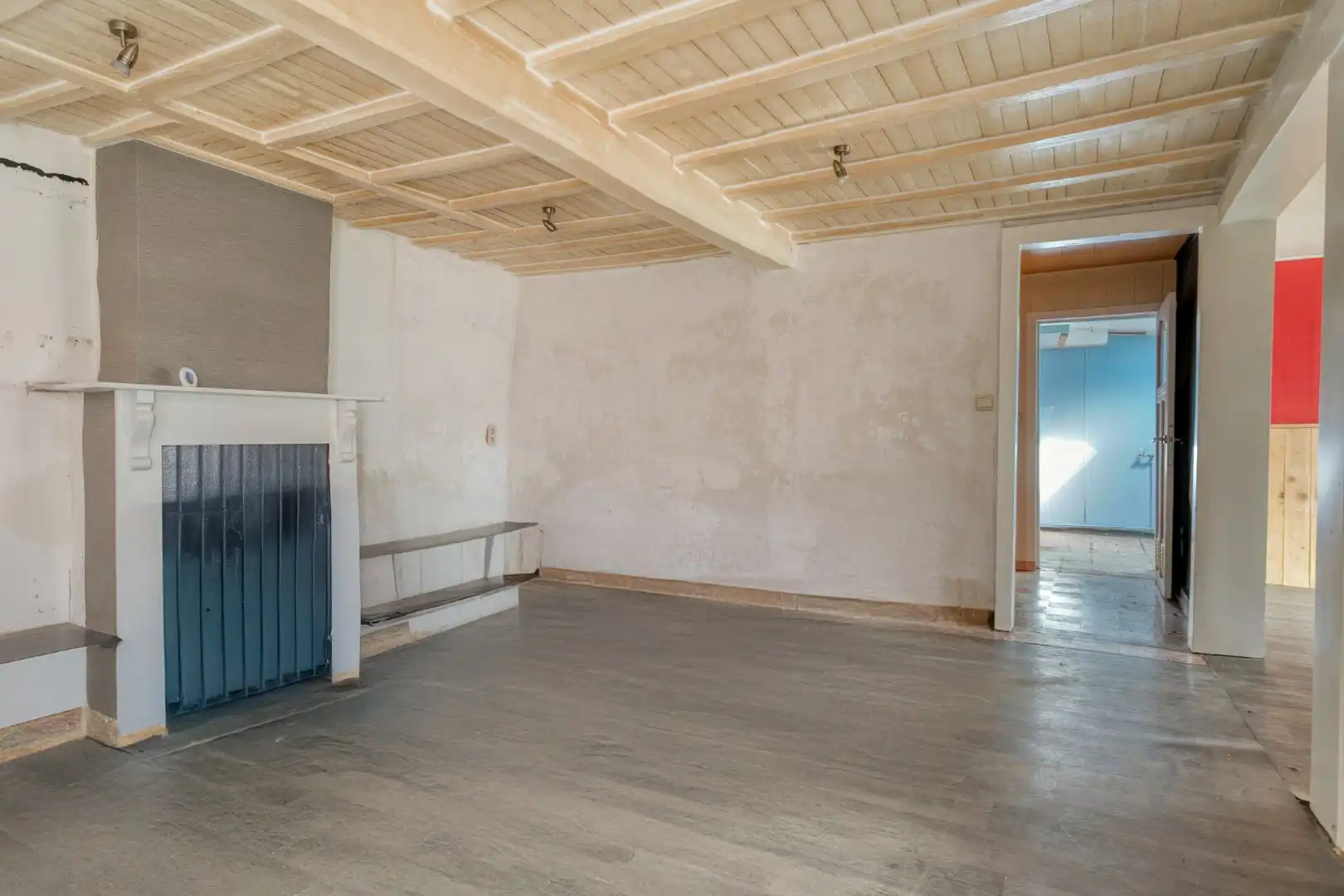 Op te frissen karaktervolle woning met 2 slaapkamers te Ledegem foto 2