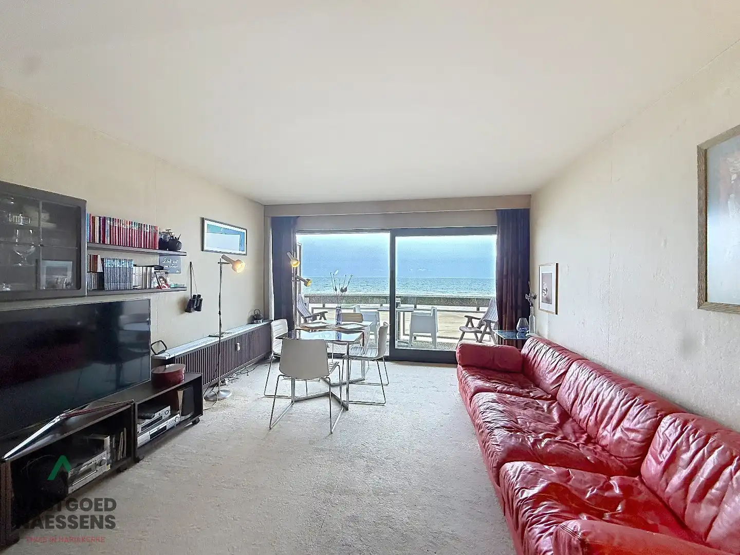 OP TE FRISSEN STUDIO MET ZICHT OP ZEE EN TERRAS foto 6