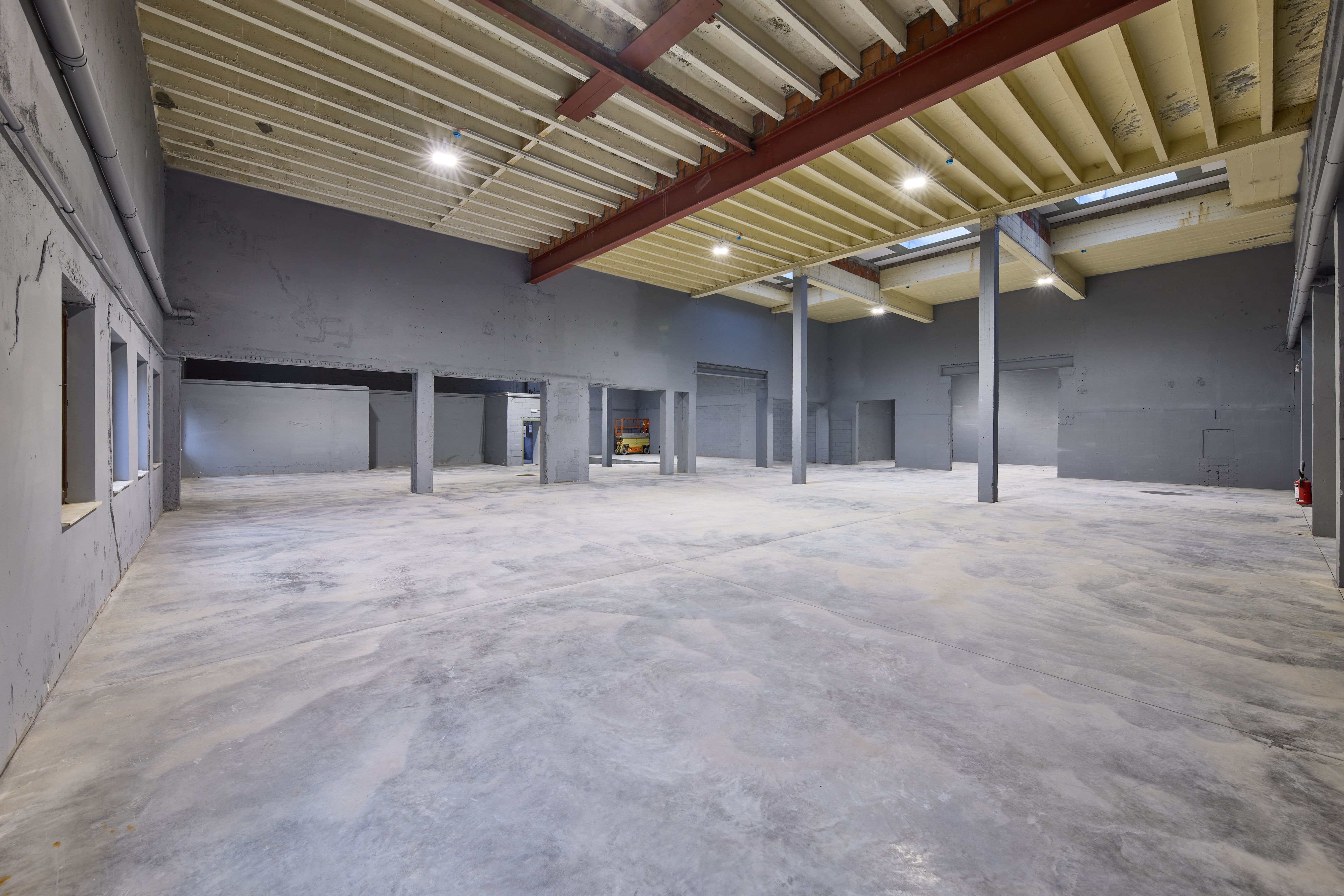 GERENOVEERDE MAGAZIJNUNIT 1200 M2 foto 34