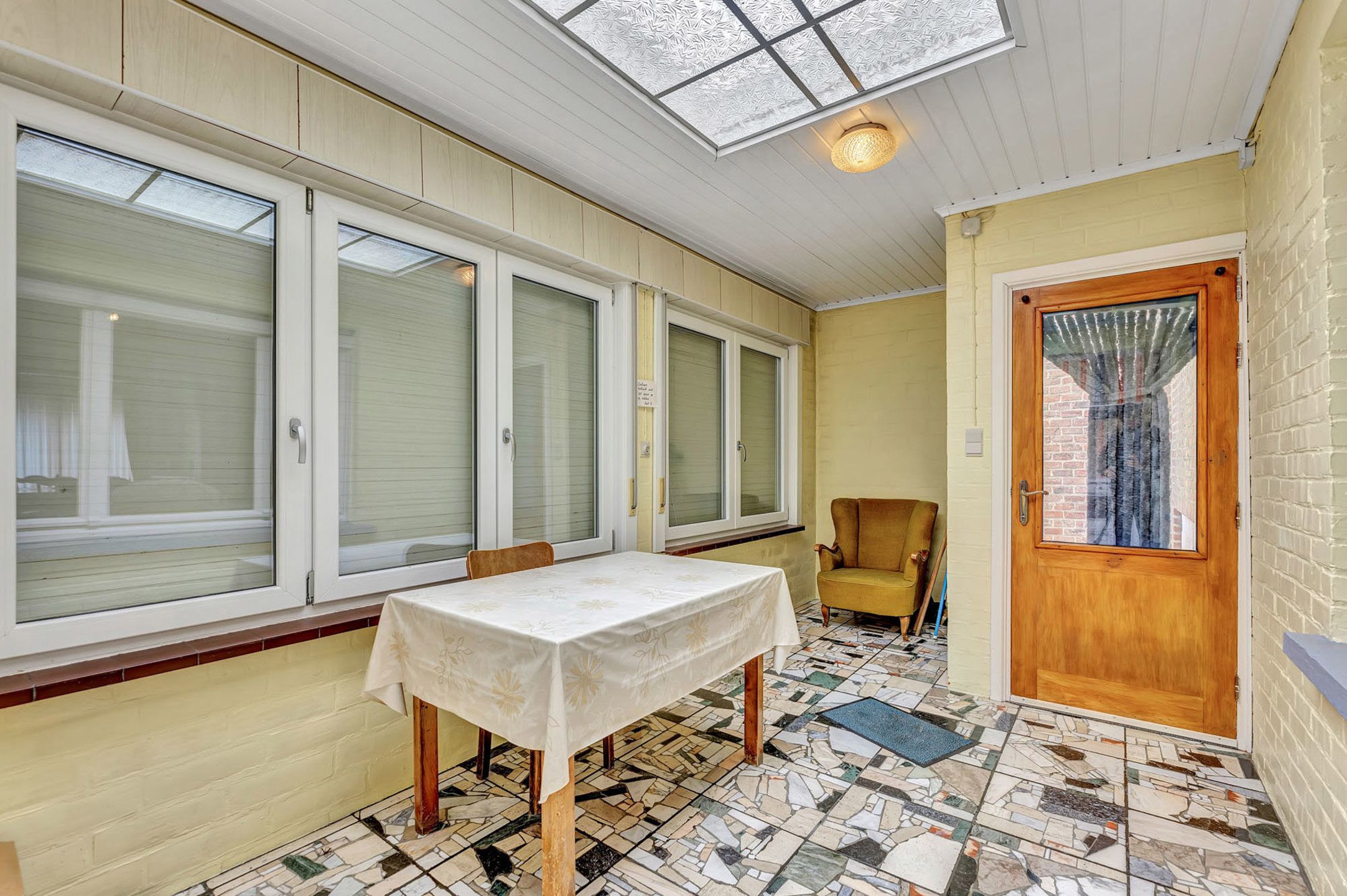Te renoveren woning met garage en tuin foto 10