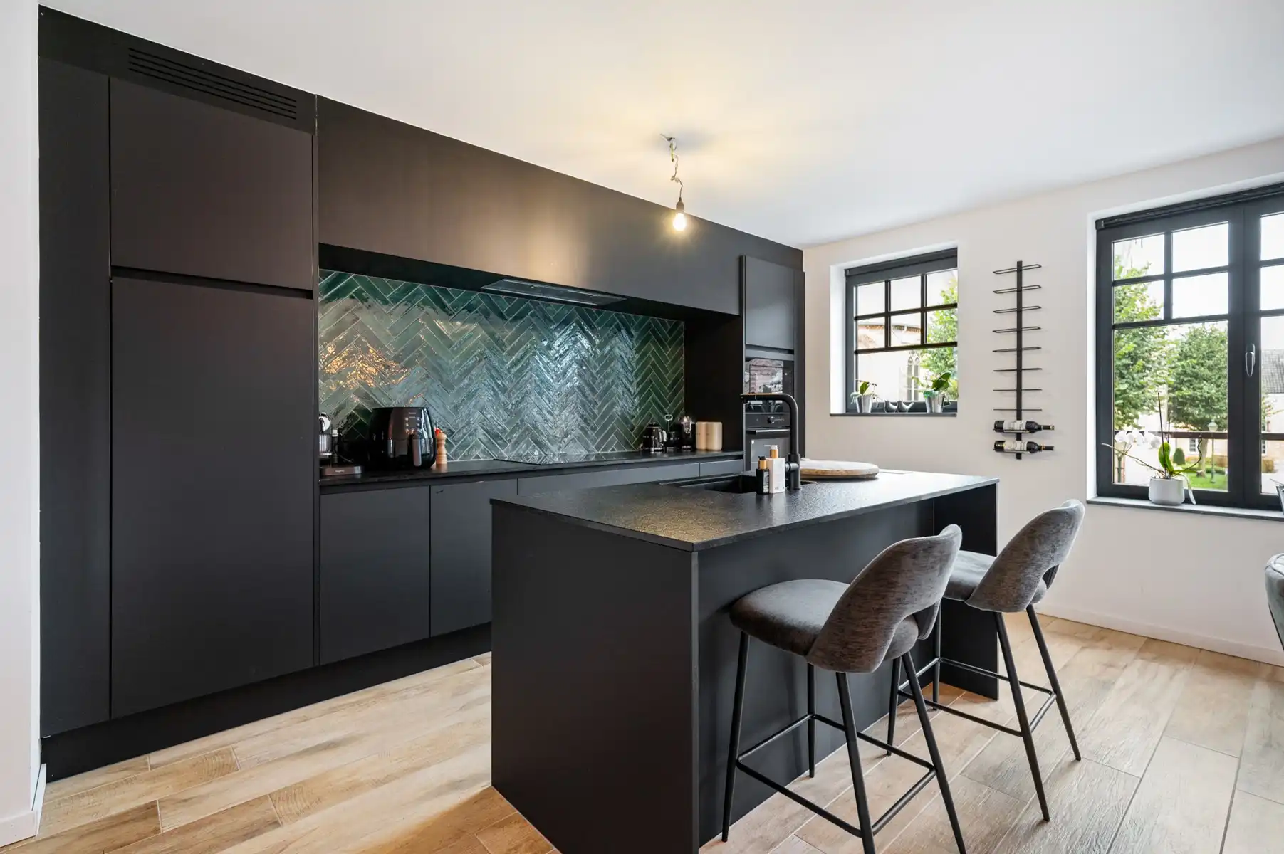 IN OPTIE !! Prachtig en recent appartement met terras en autostaanplaats in het hart van Pulle foto 4