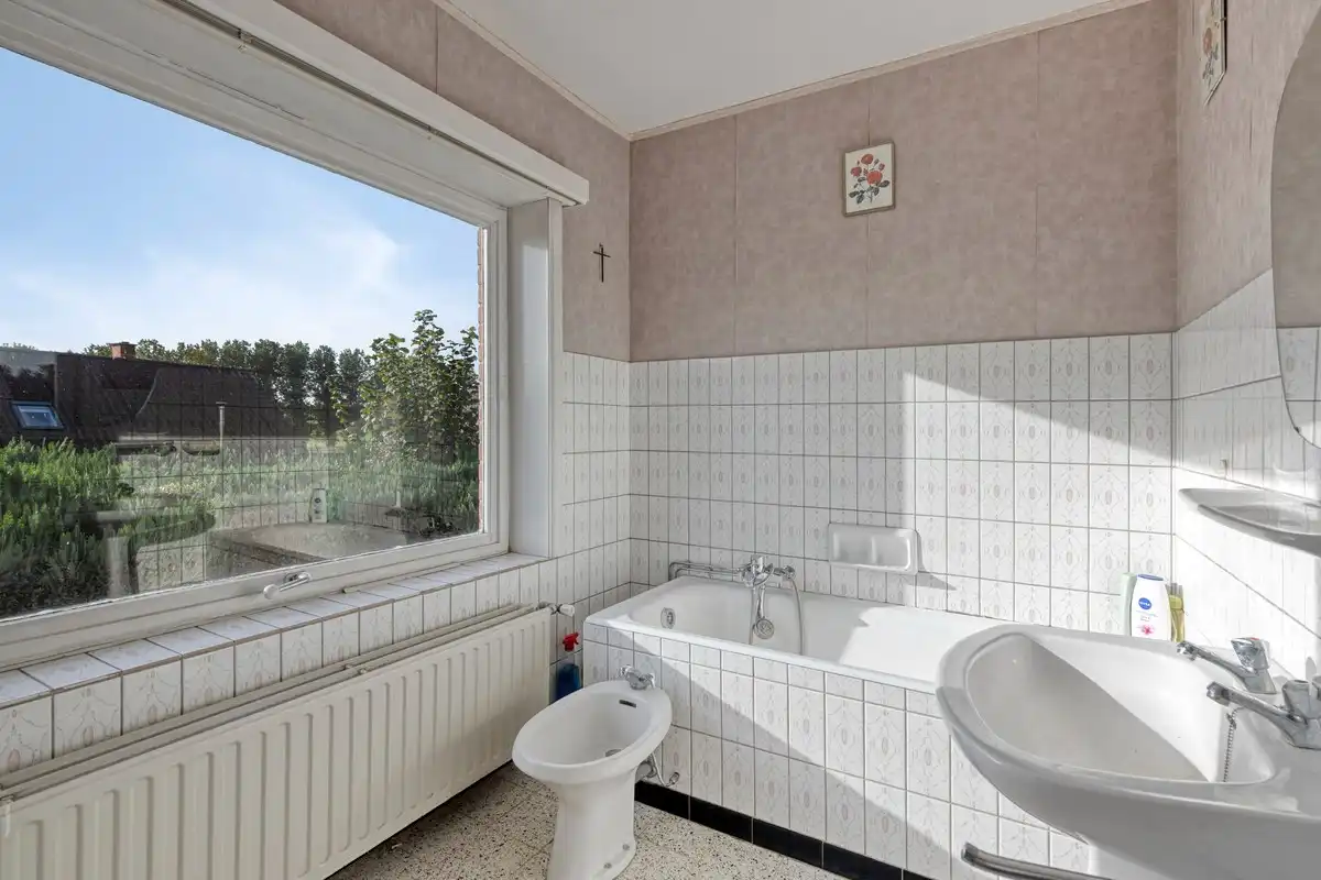 Solide woning op mooi perceel van 11a 10ca foto 9