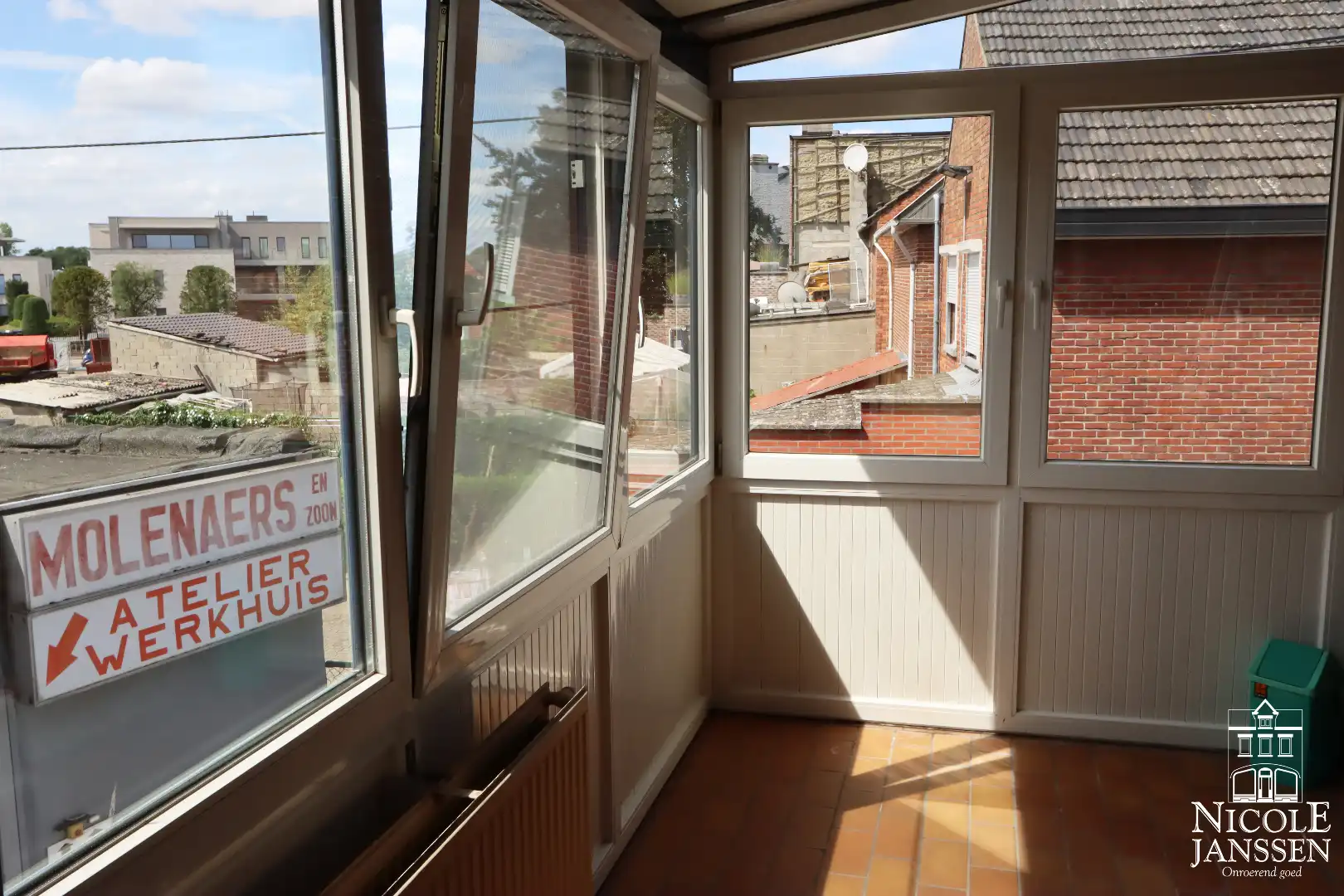 Handelspand met bovenliggend appartement gelegen op een gunstige locatie foto 14