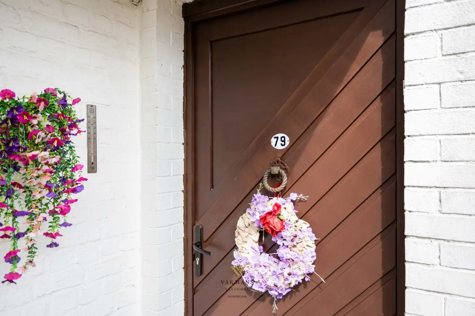 Ruime alleenstaande woning met garage in heuvelachtige omgeving foto 12