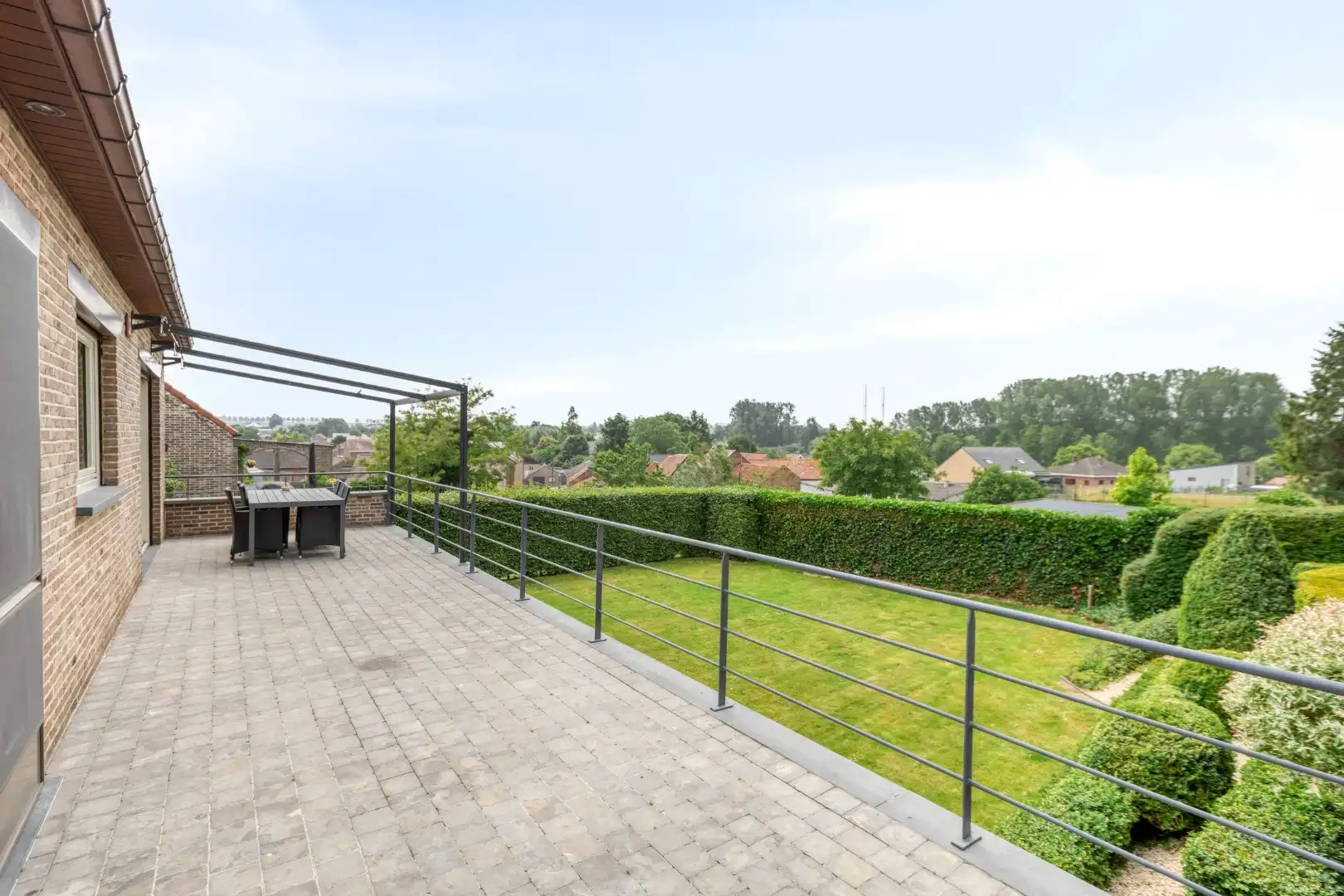 Instapklare woning met prachtig aangelegde tuin foto 26