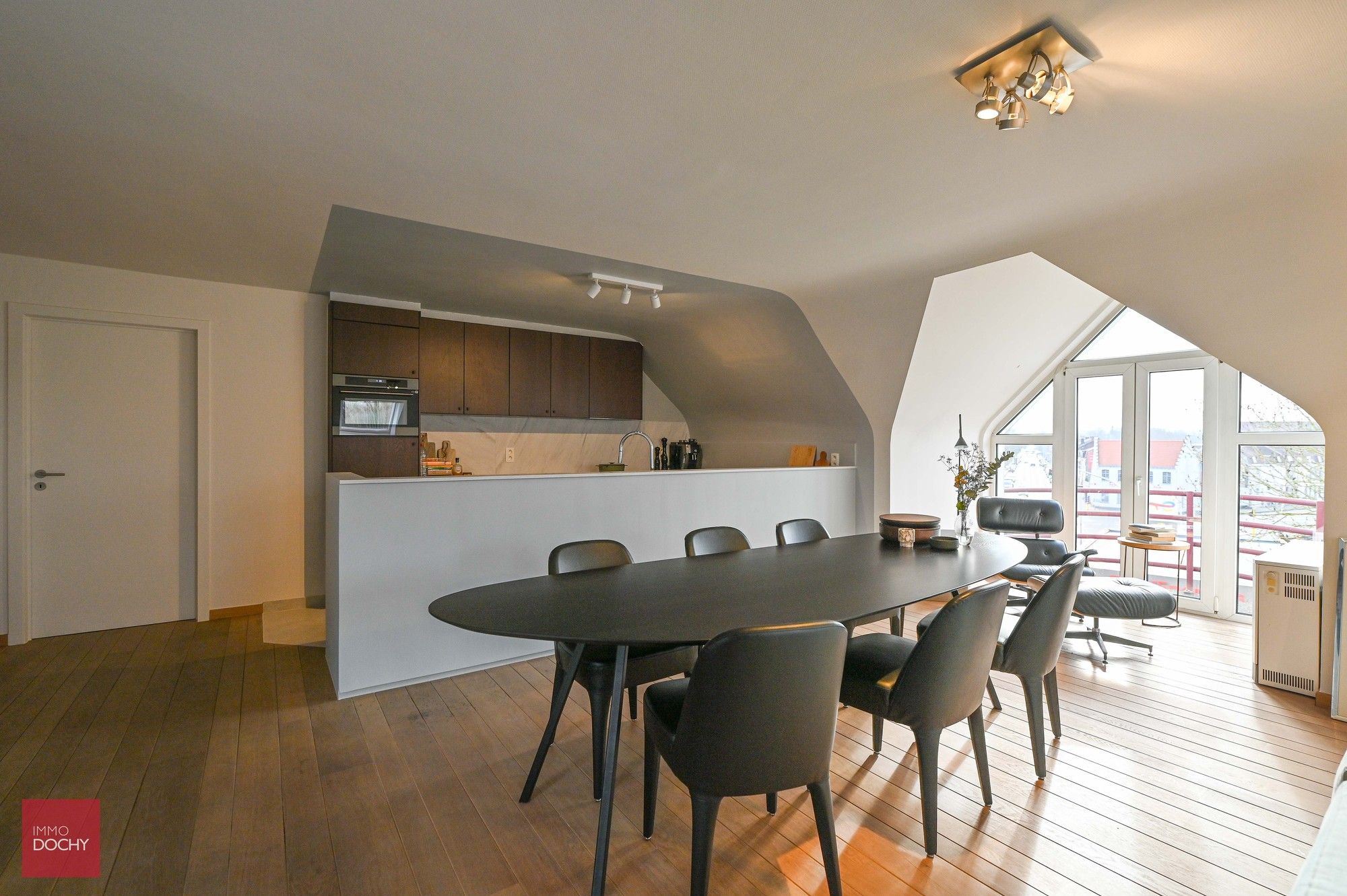 Vernieuwd ruim dakappartement | Doorniksewijk foto 9