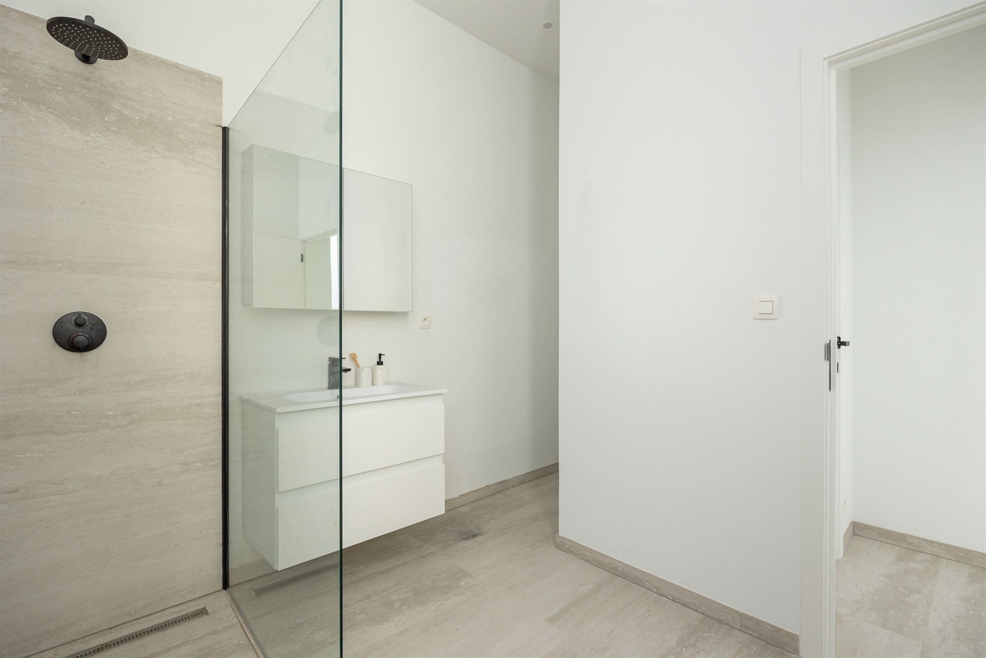 Prachtige gerenoveerde woning, ideaal ook als investering foto 16