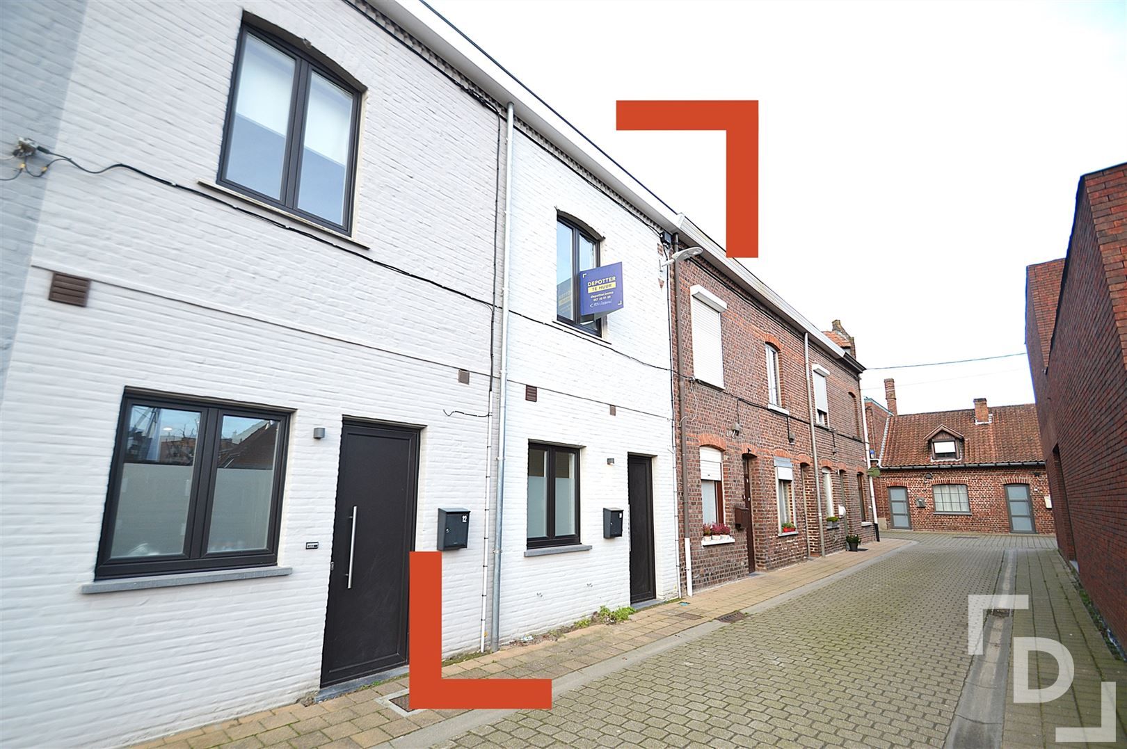 Gerenoveerde woning met terras te huur in Ieper. foto {{pictureIndex}}