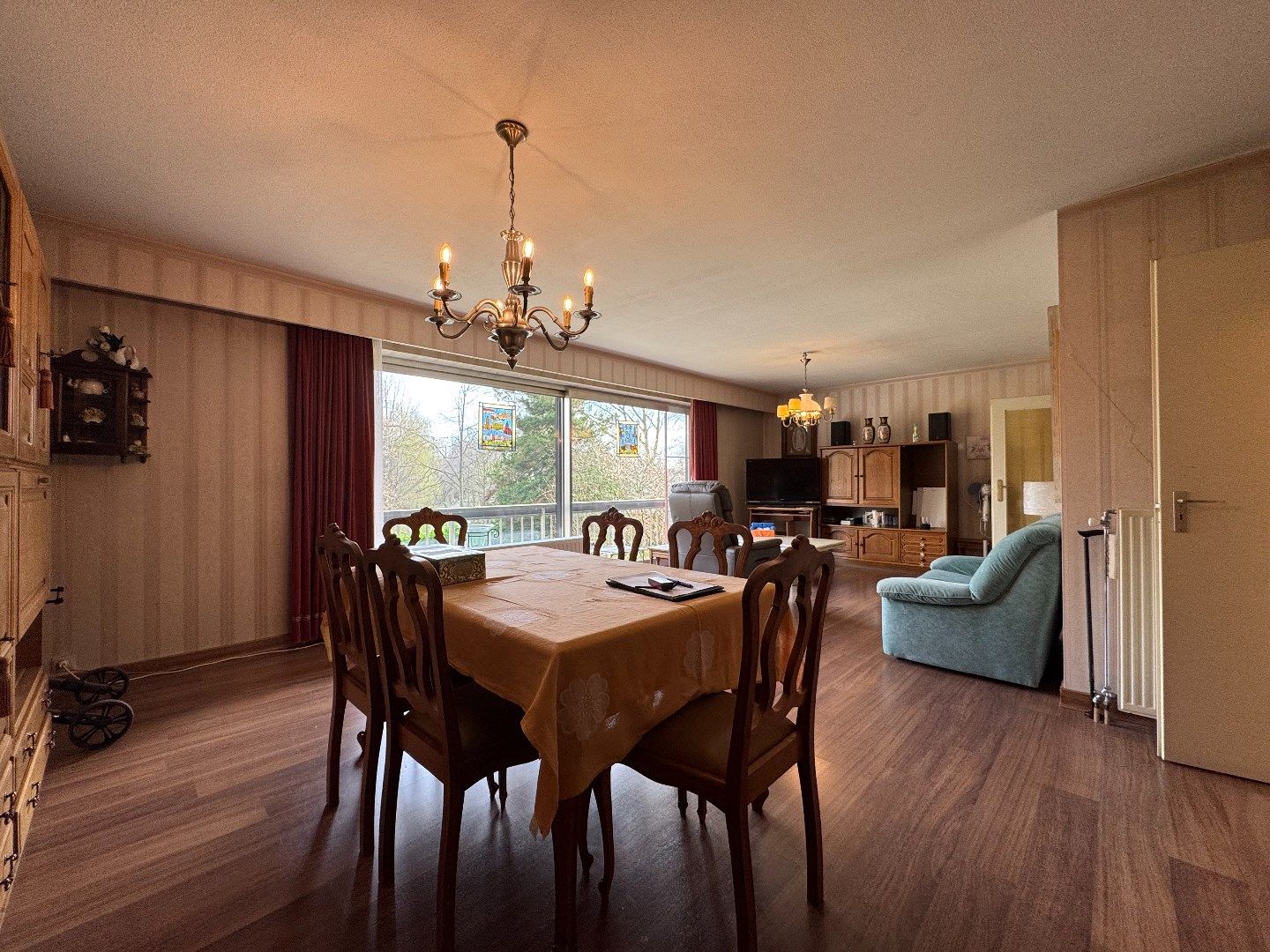 een ruim hoekappartement met 3 SLPK. en 2 autostaanplaatsen foto 2