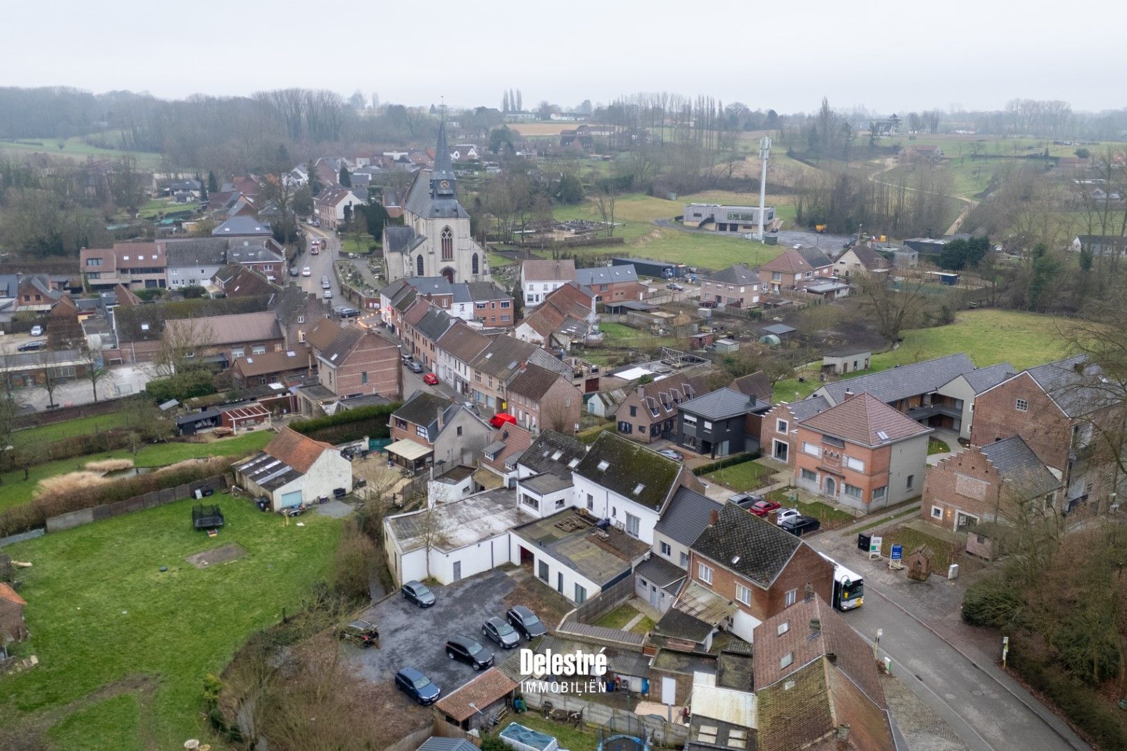 INVESTERINGSEIGENDOM GEMENGD GEBRUIK MET PARKING foto 4