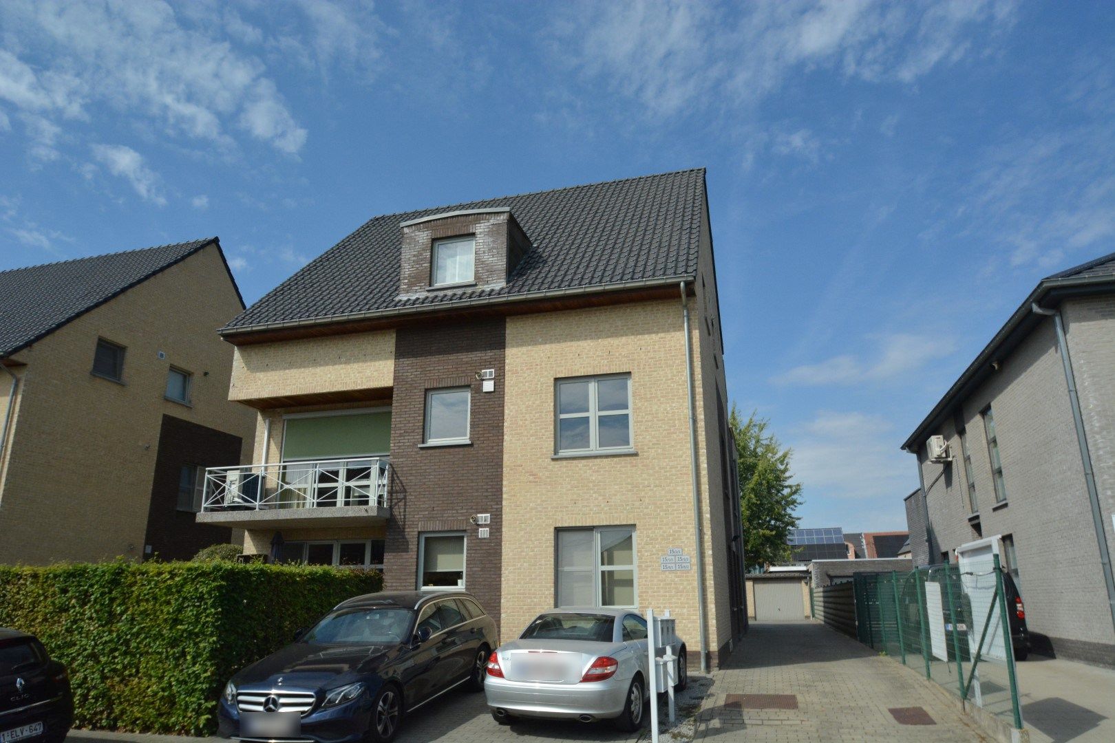 INSTAPKLAAR APP 1e vd  MET GARAGE TE HULSHOUT	 foto {{pictureIndex}}