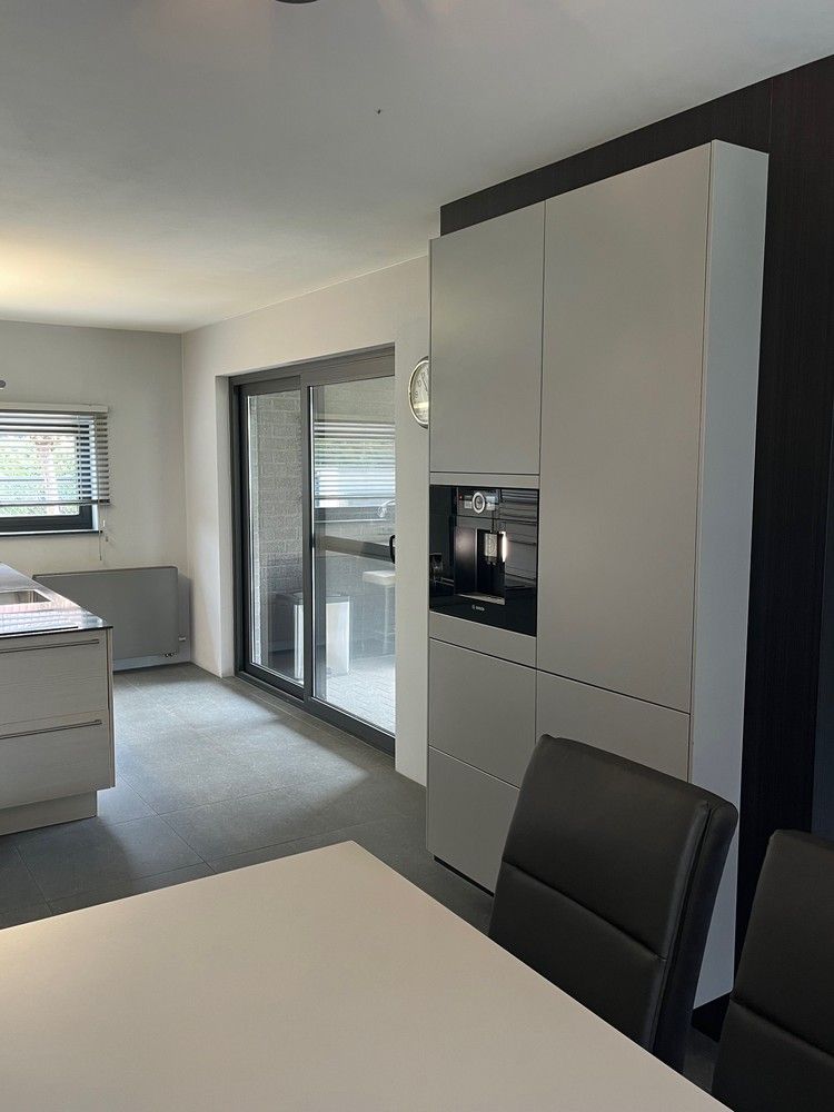 Licht, ruimte en luxe: energiezuinige, recente villa met 5 slk te koop in Maasmechelen! foto 15