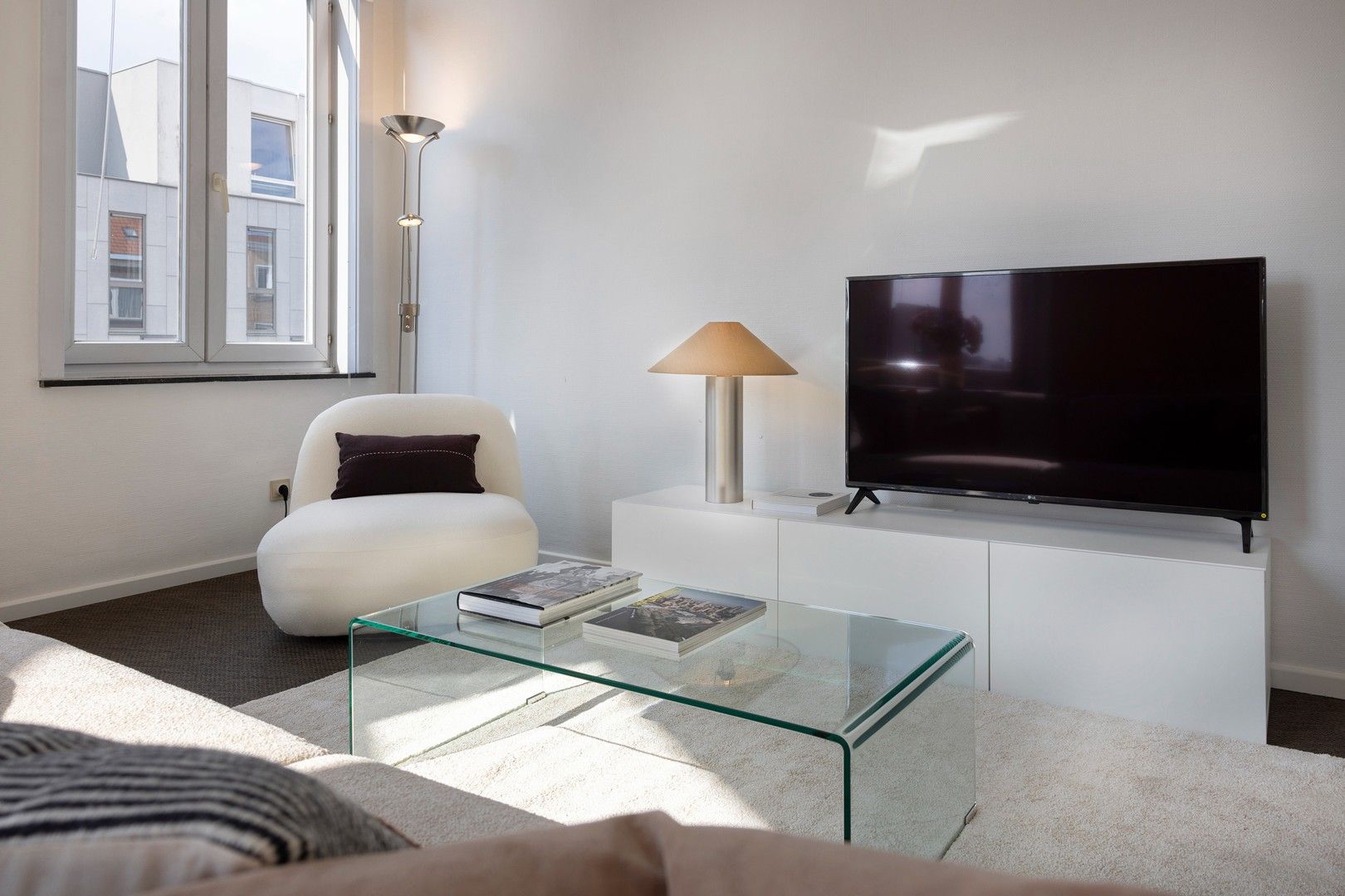 Winkel- of kantoorruimte met bovenliggend appartement. foto 8