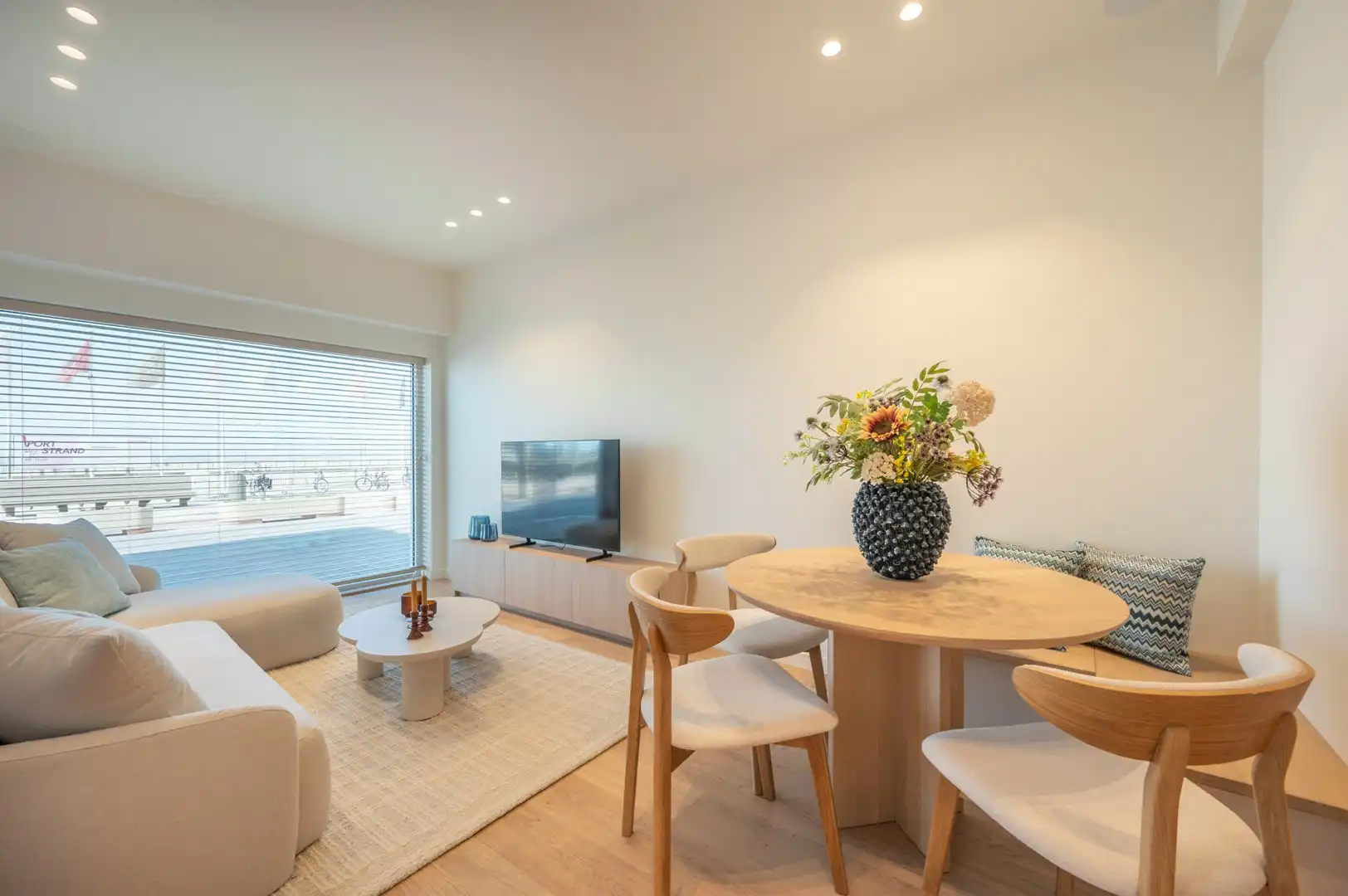 Gerenoveerd appartement | 2 slaapkamers | Zeezicht foto {{pictureIndex}}