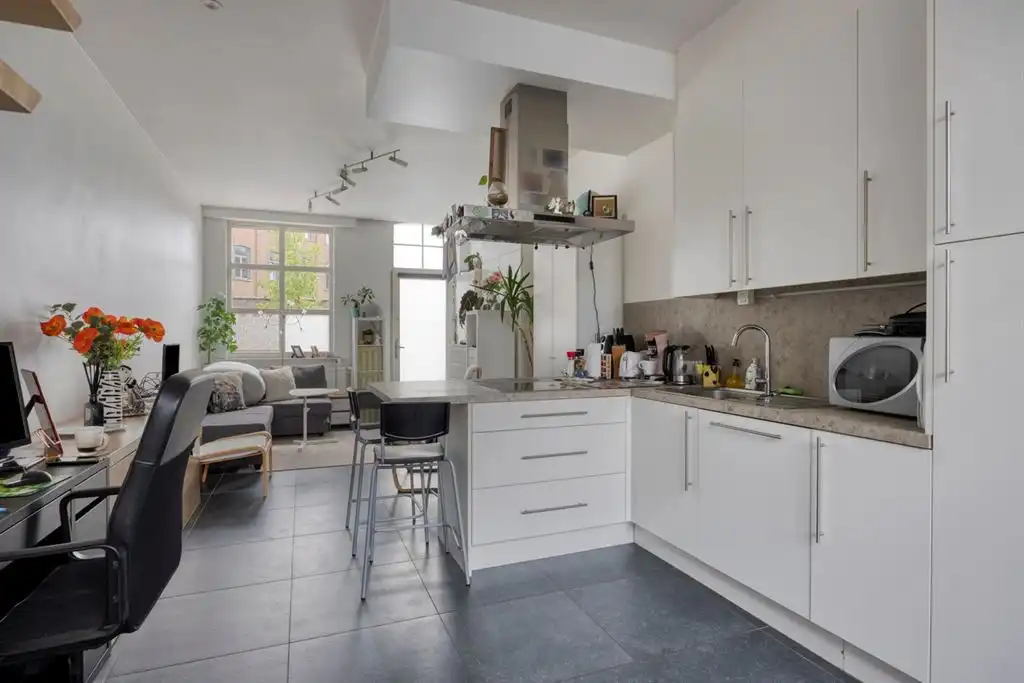 Prachtig gerenoveerde gezinswoning op een toplocatie foto 6