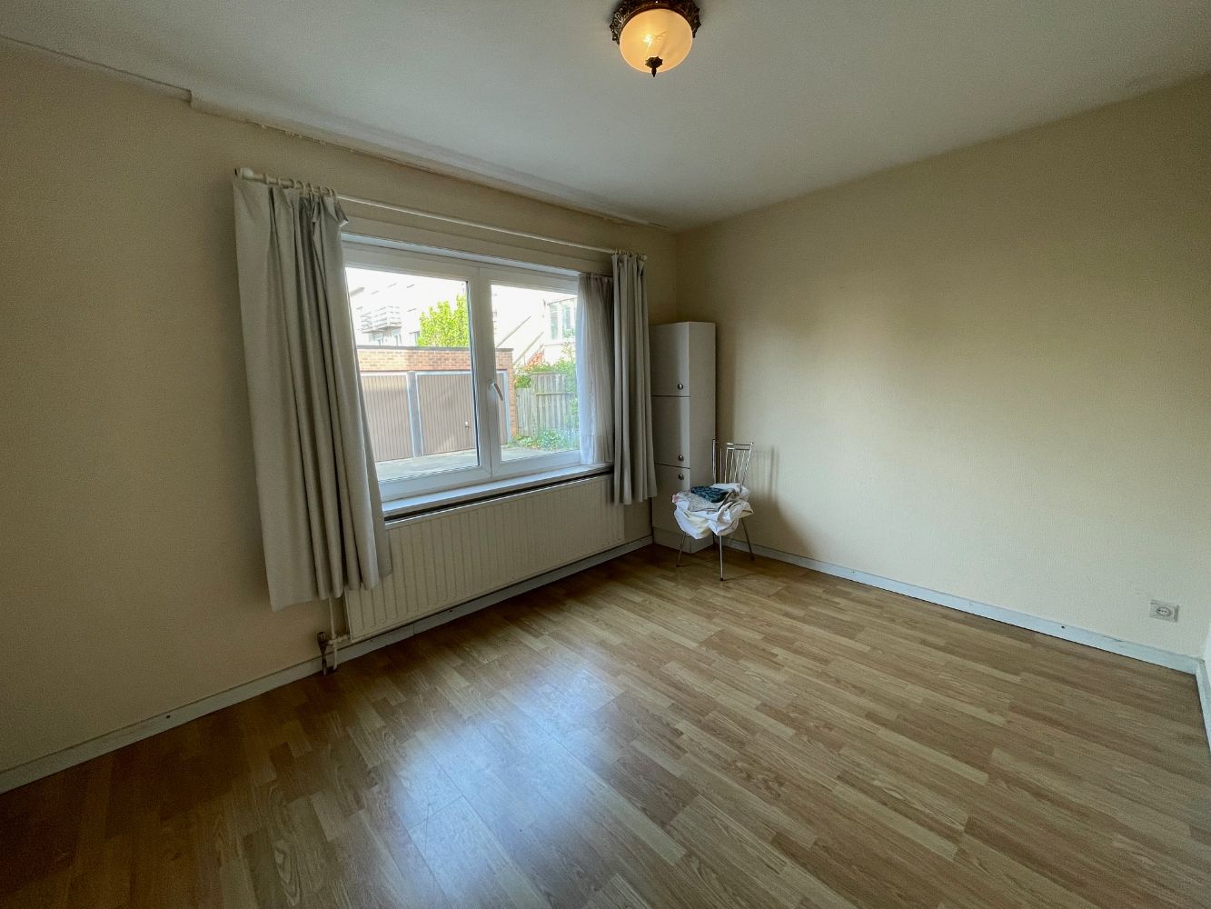 Ruim gelijkvloersappartement met twee slaapkamers en gesloten garagebox. foto 9