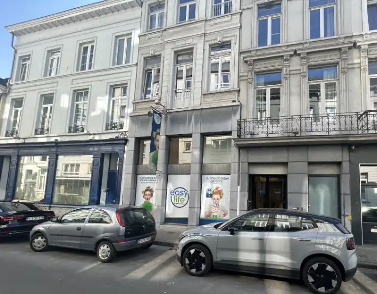 Instapklare winkelruimte op commerciële locatie hartje Gent foto {{pictureIndex}}